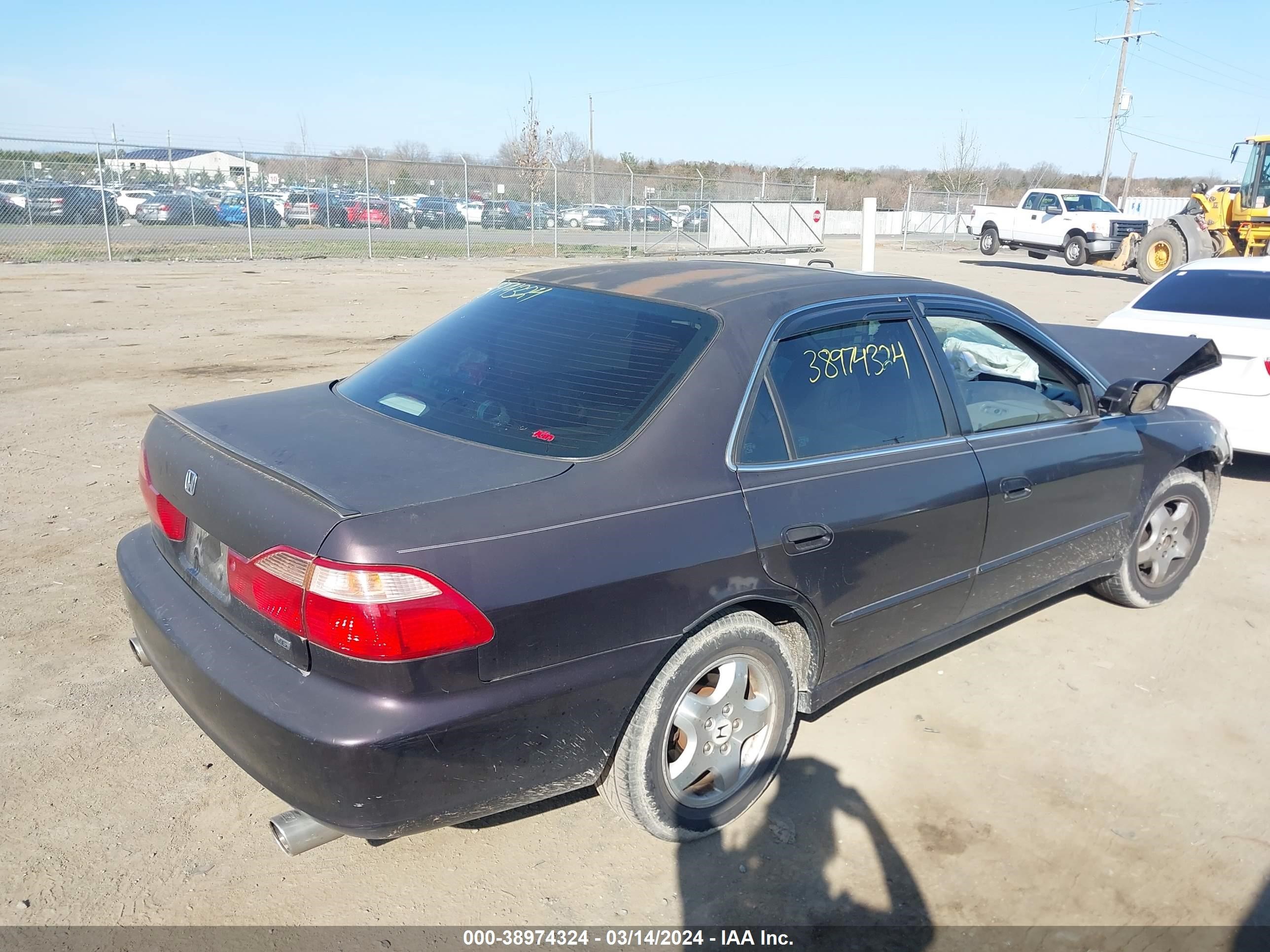 Photo 3 VIN: 1HGCG165XXA018738 - HONDA ACCORD 