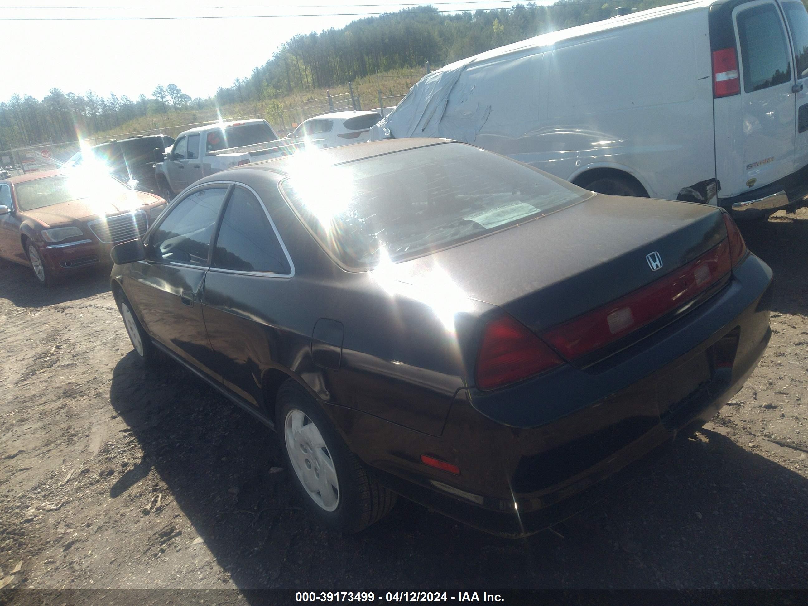 Photo 2 VIN: 1HGCG2244WA004531 - HONDA ACCORD 