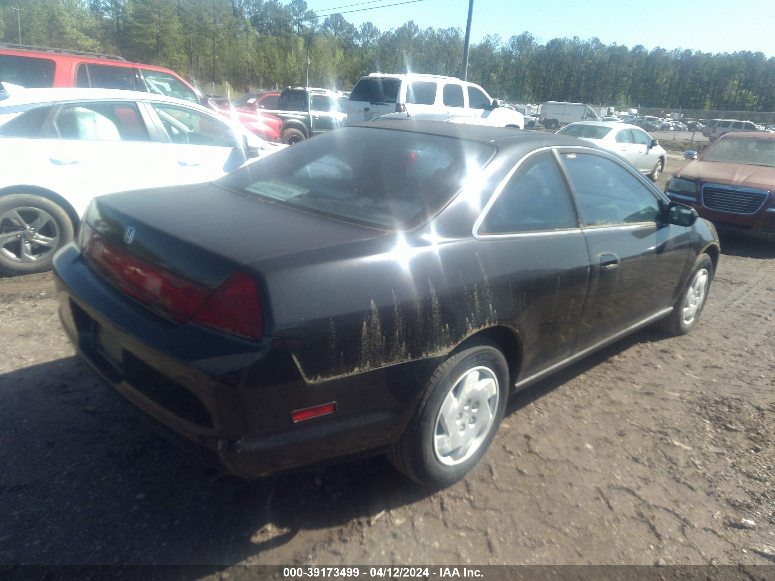 Photo 3 VIN: 1HGCG2244WA004531 - HONDA ACCORD 