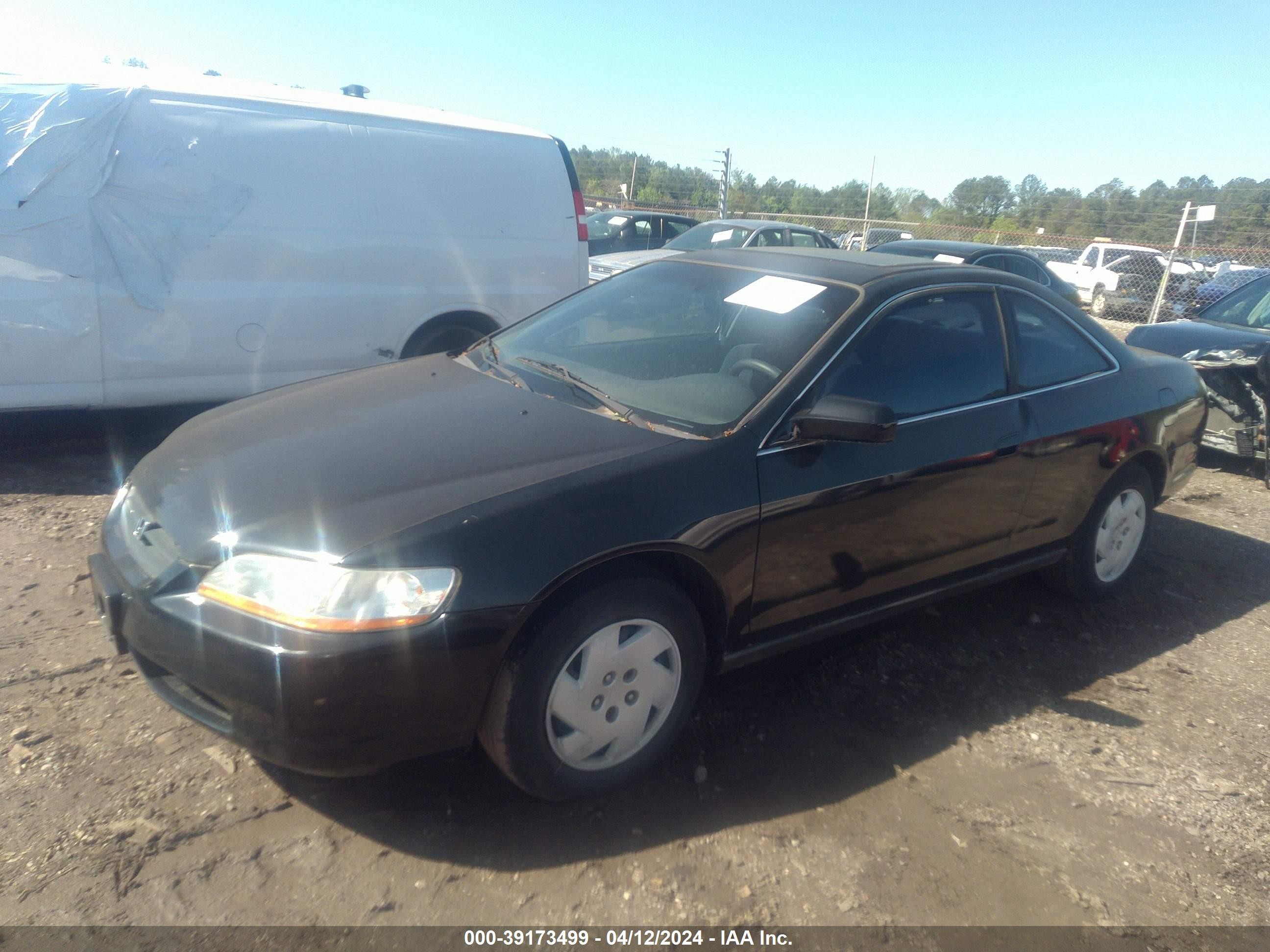 Photo 5 VIN: 1HGCG2244WA004531 - HONDA ACCORD 