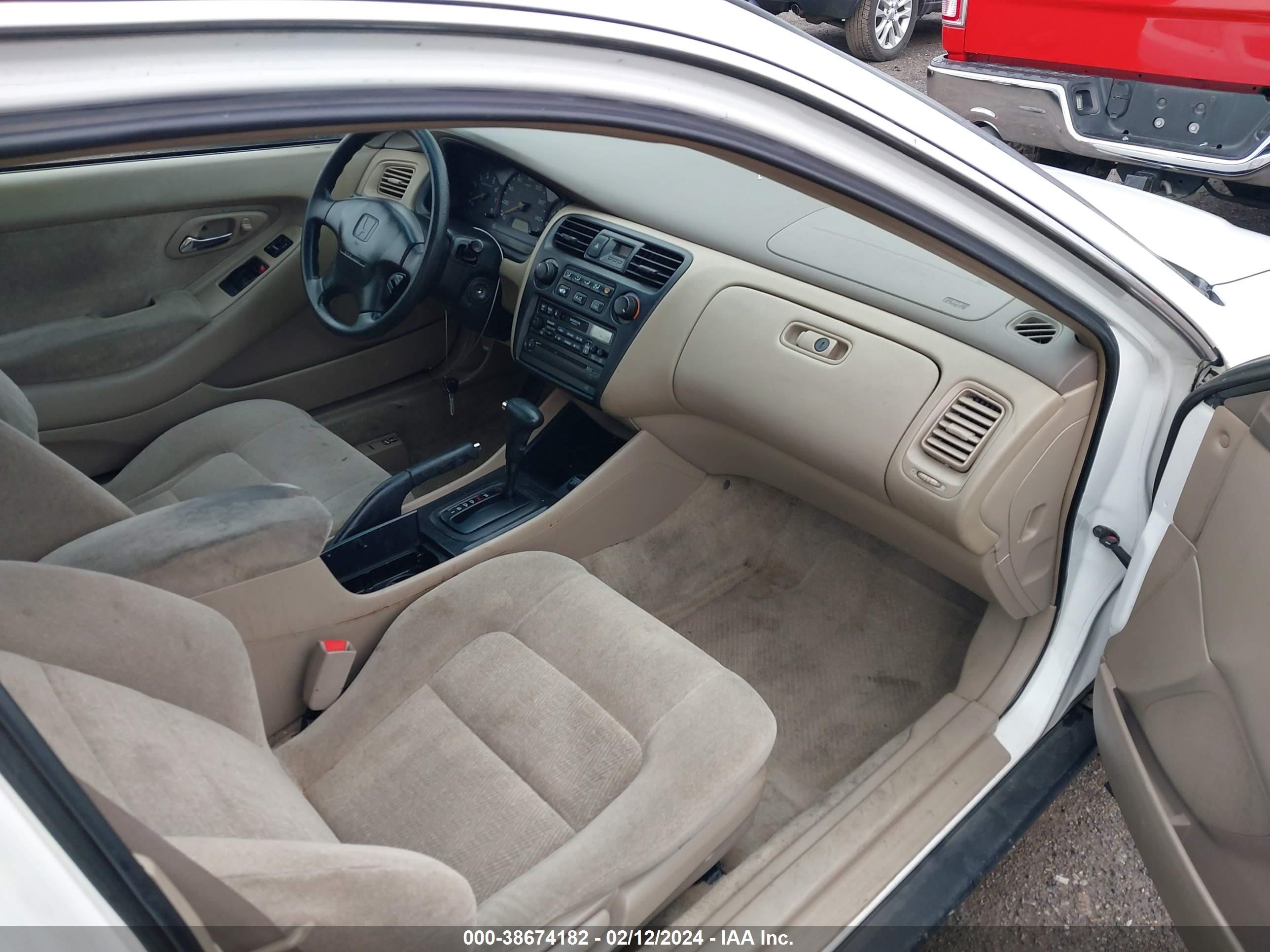 Photo 4 VIN: 1HGCG2245YA038092 - HONDA ACCORD 