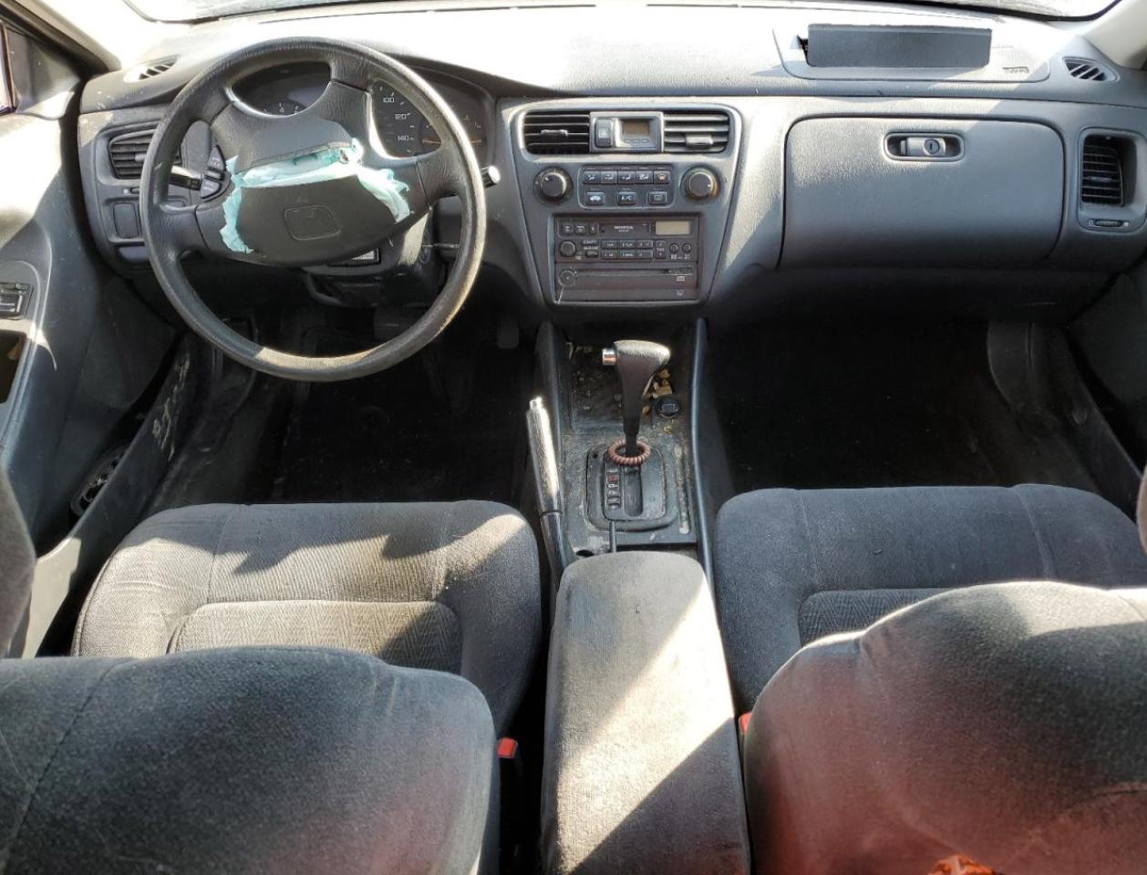 Photo 7 VIN: 1HGCG2246YA027683 - HONDA ACCORD 