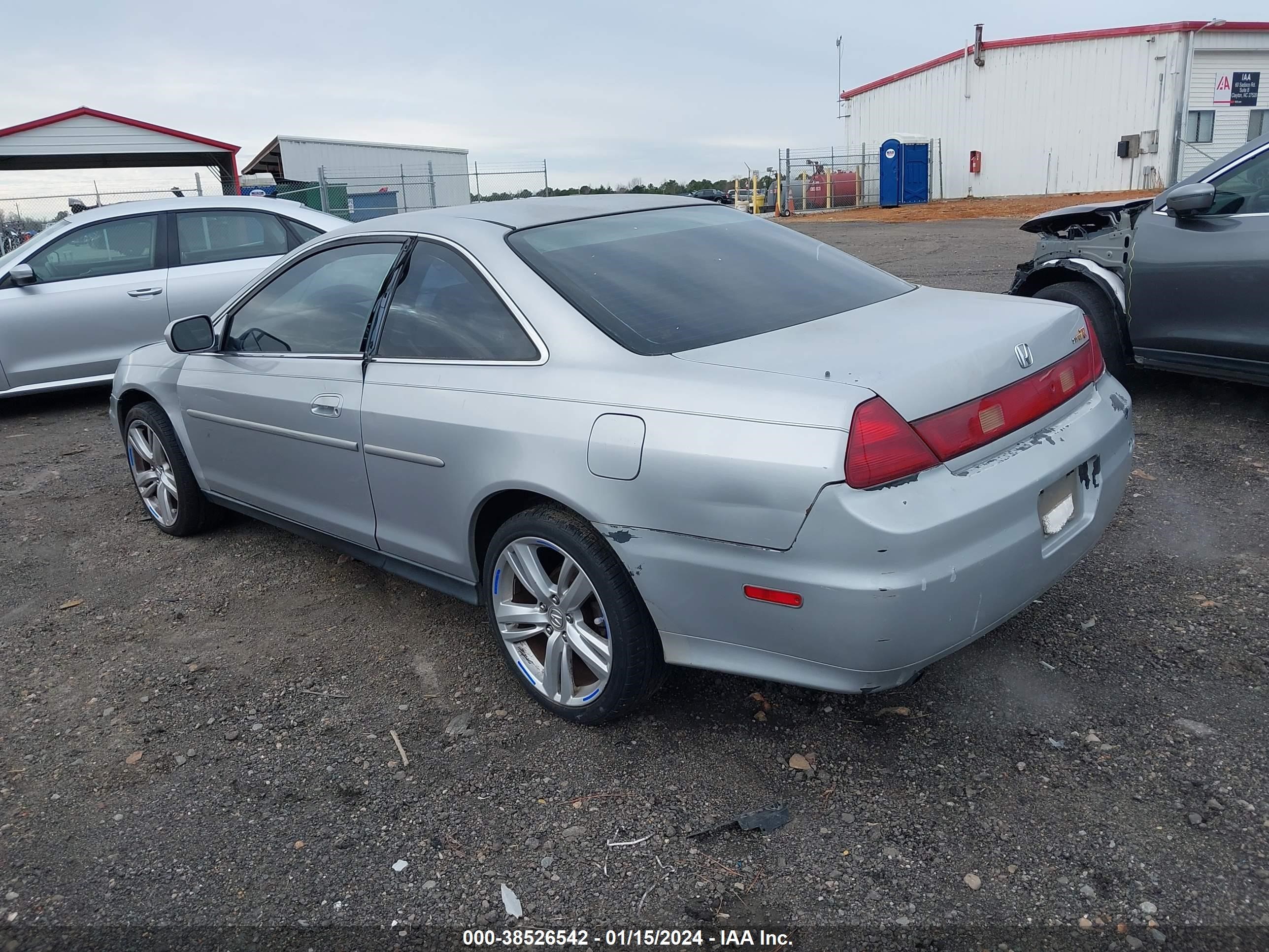 Photo 2 VIN: 1HGCG224X1A023383 - HONDA ACCORD 