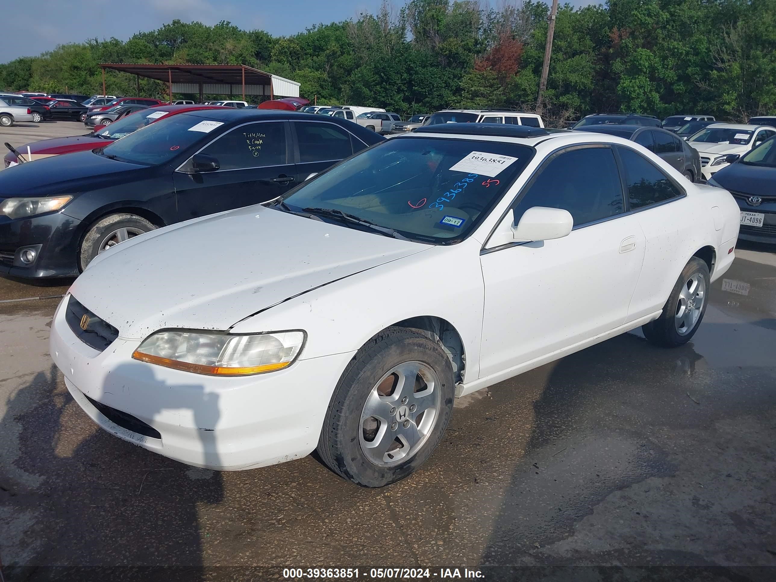 Photo 1 VIN: 1HGCG2250XA000194 - HONDA ACCORD 