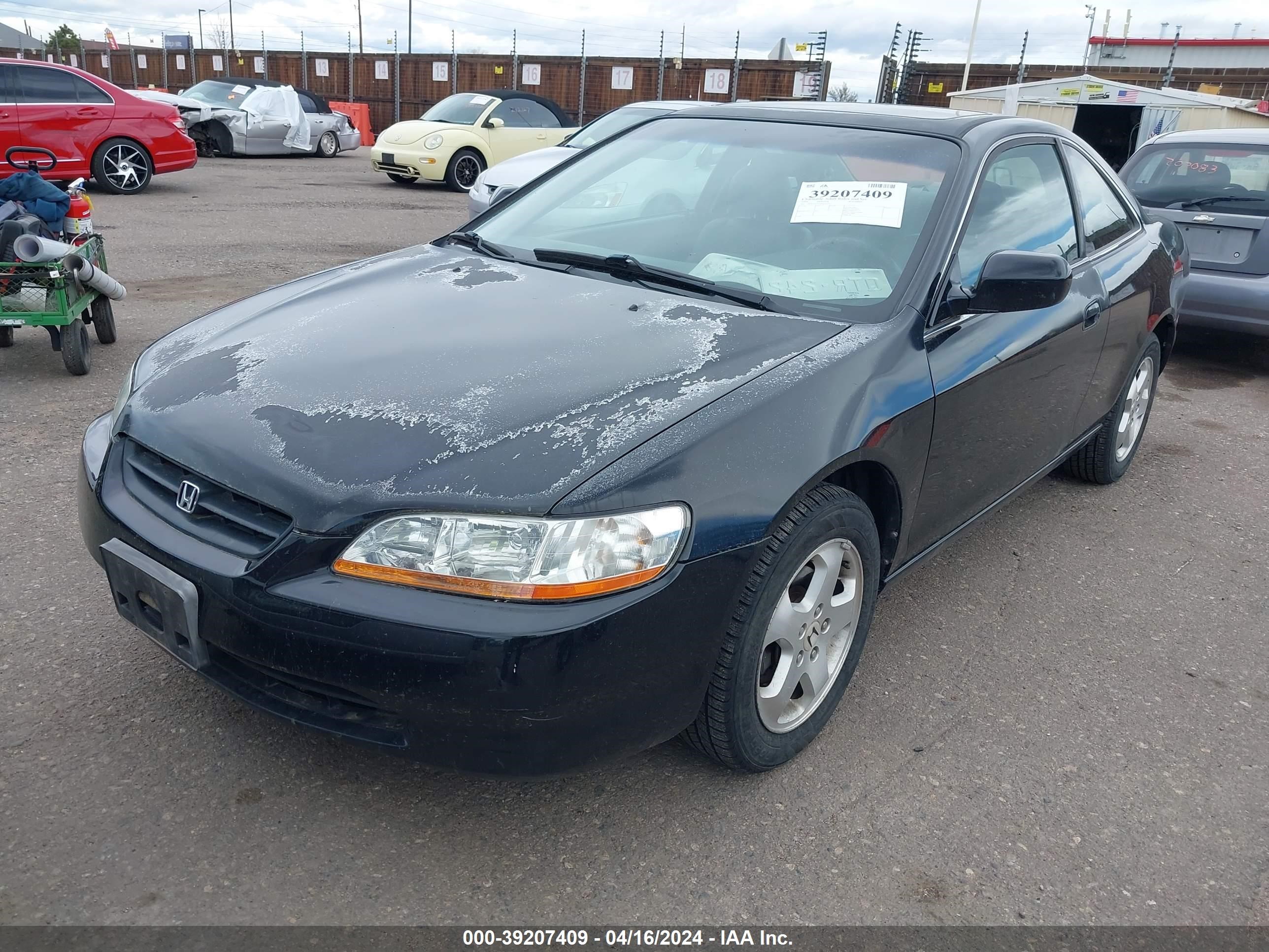 Photo 1 VIN: 1HGCG2250XA021112 - HONDA ACCORD 