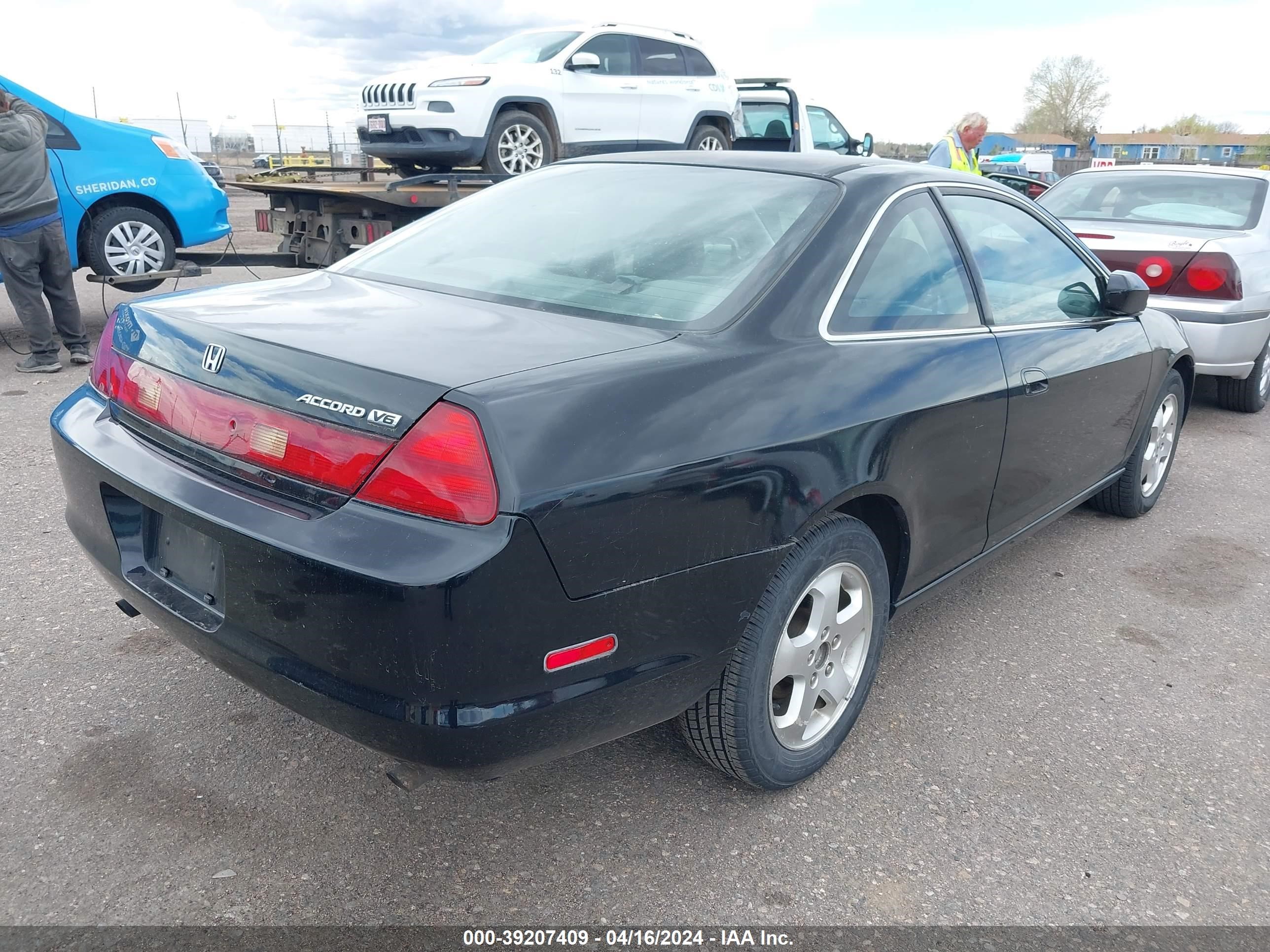 Photo 3 VIN: 1HGCG2250XA021112 - HONDA ACCORD 