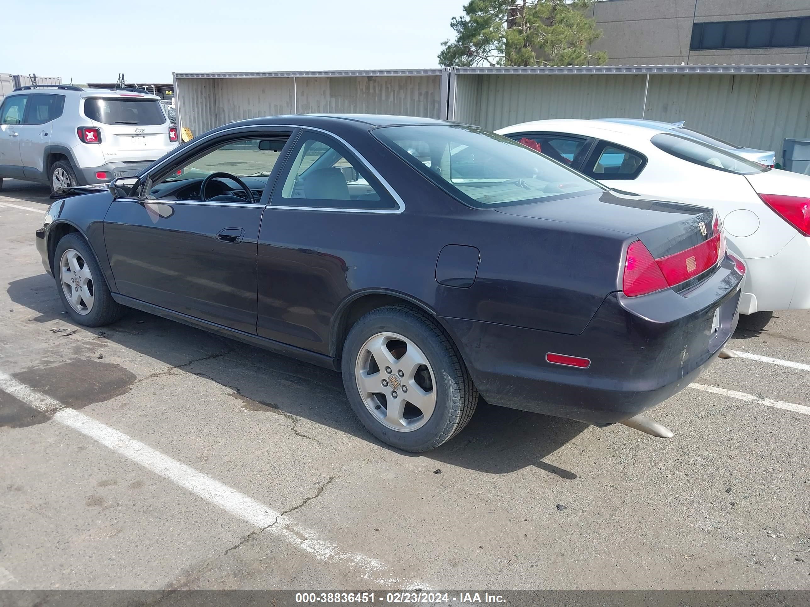 Photo 2 VIN: 1HGCG2252WA031252 - HONDA ACCORD 