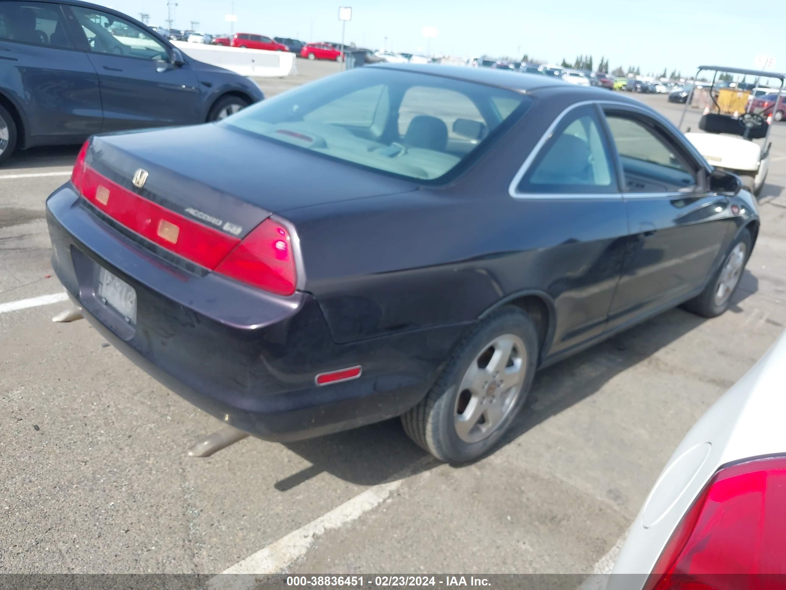 Photo 3 VIN: 1HGCG2252WA031252 - HONDA ACCORD 