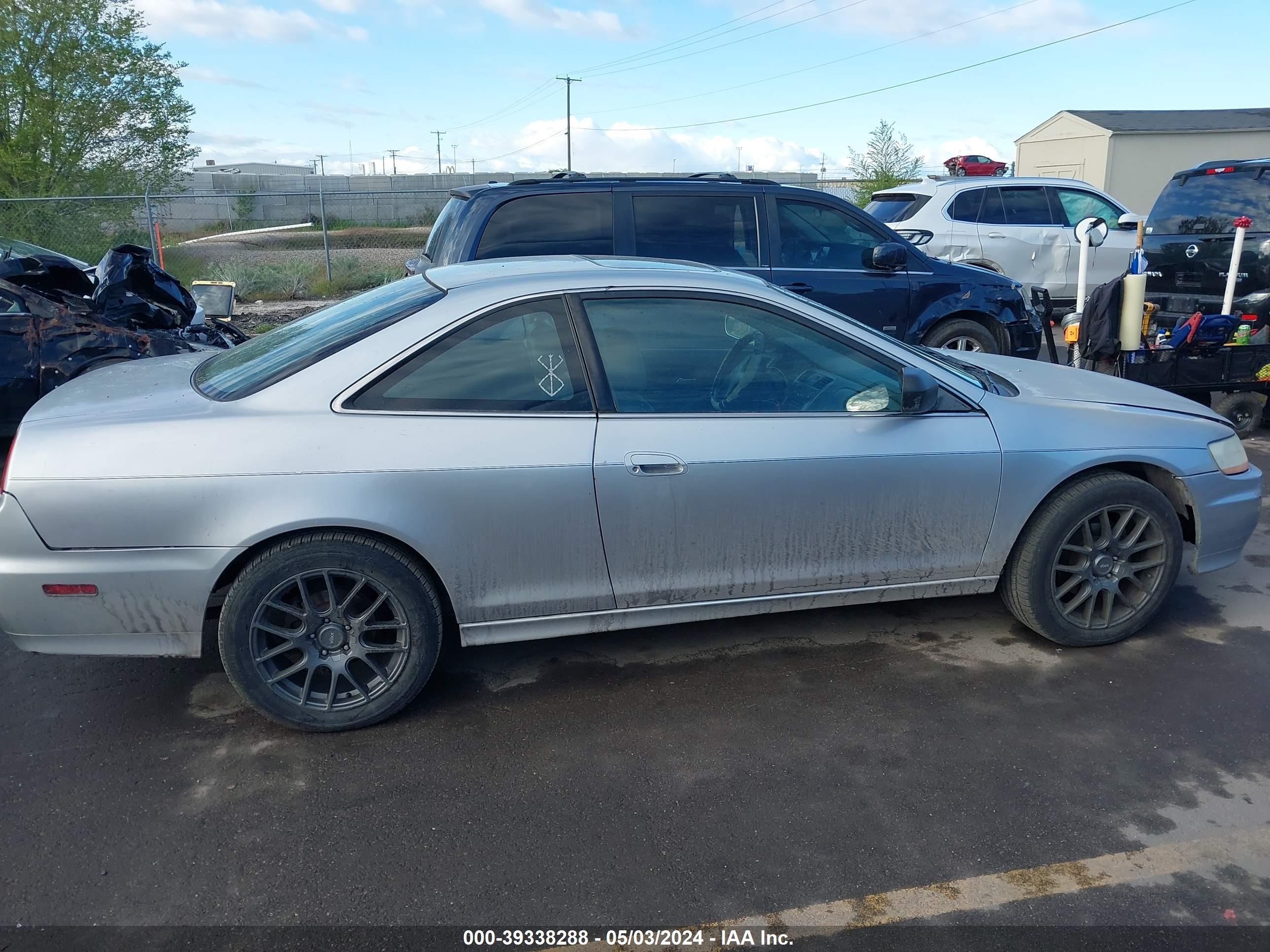 Photo 12 VIN: 1HGCG22532A006001 - HONDA ACCORD 