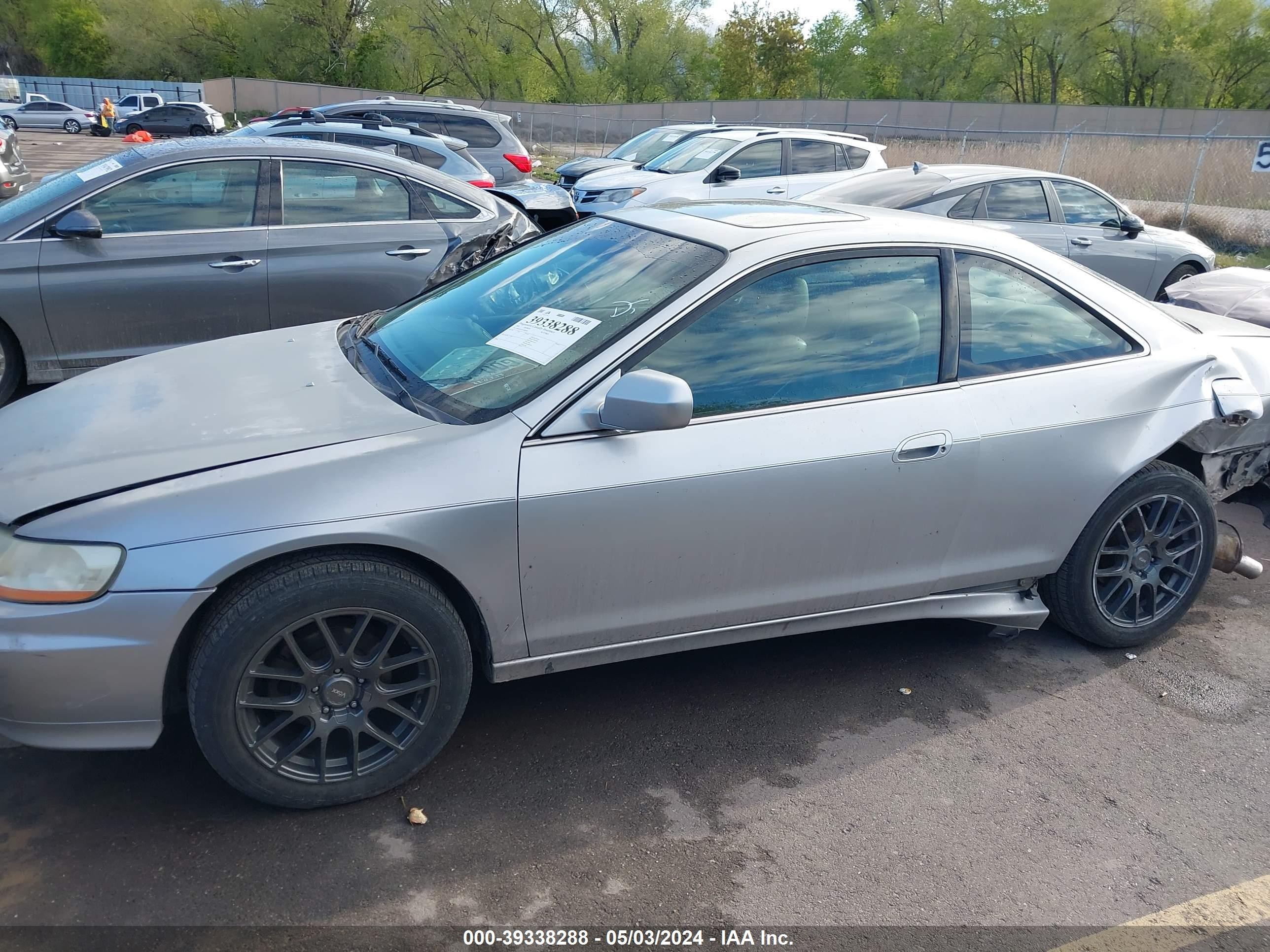 Photo 13 VIN: 1HGCG22532A006001 - HONDA ACCORD 