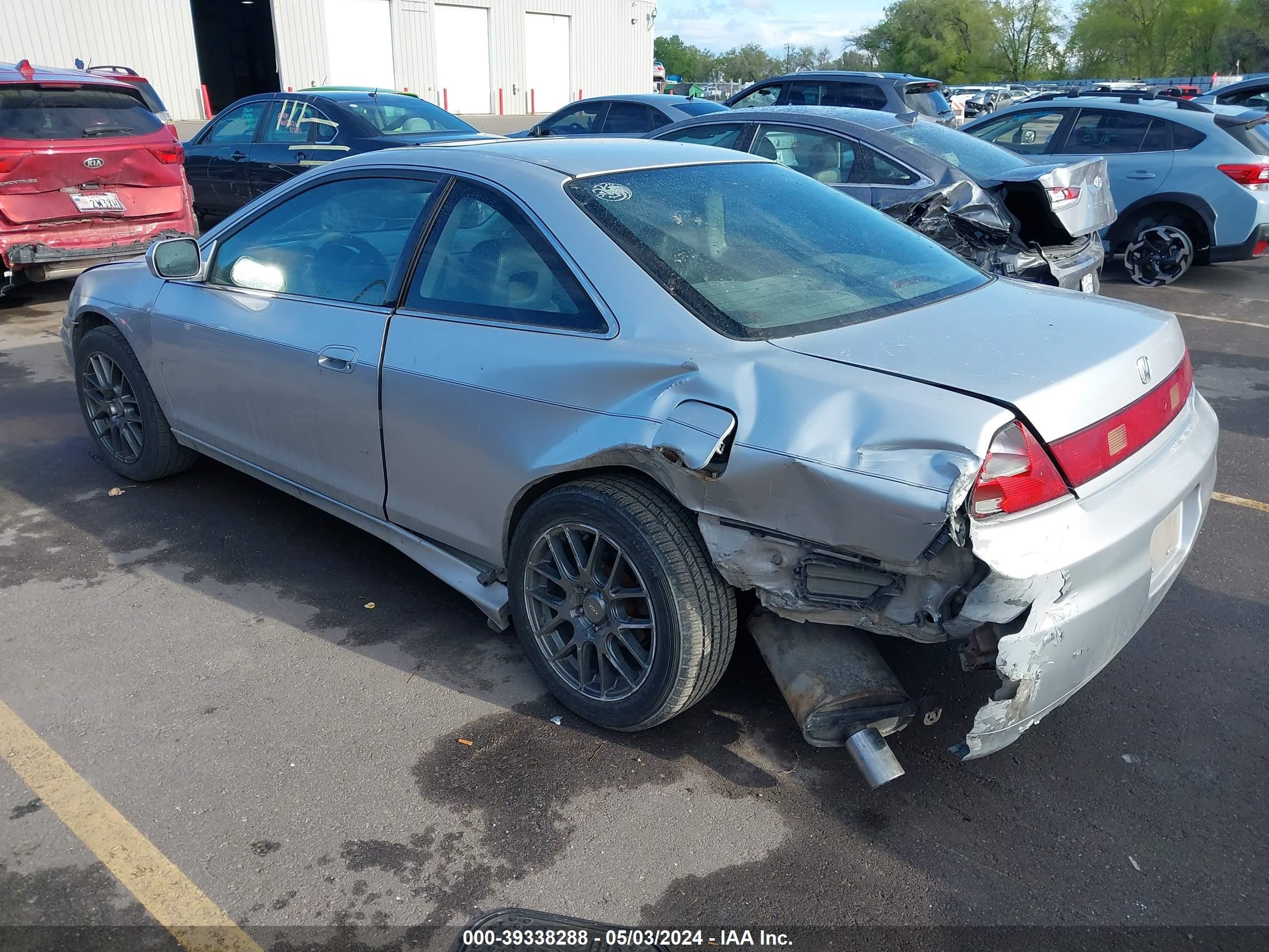 Photo 2 VIN: 1HGCG22532A006001 - HONDA ACCORD 