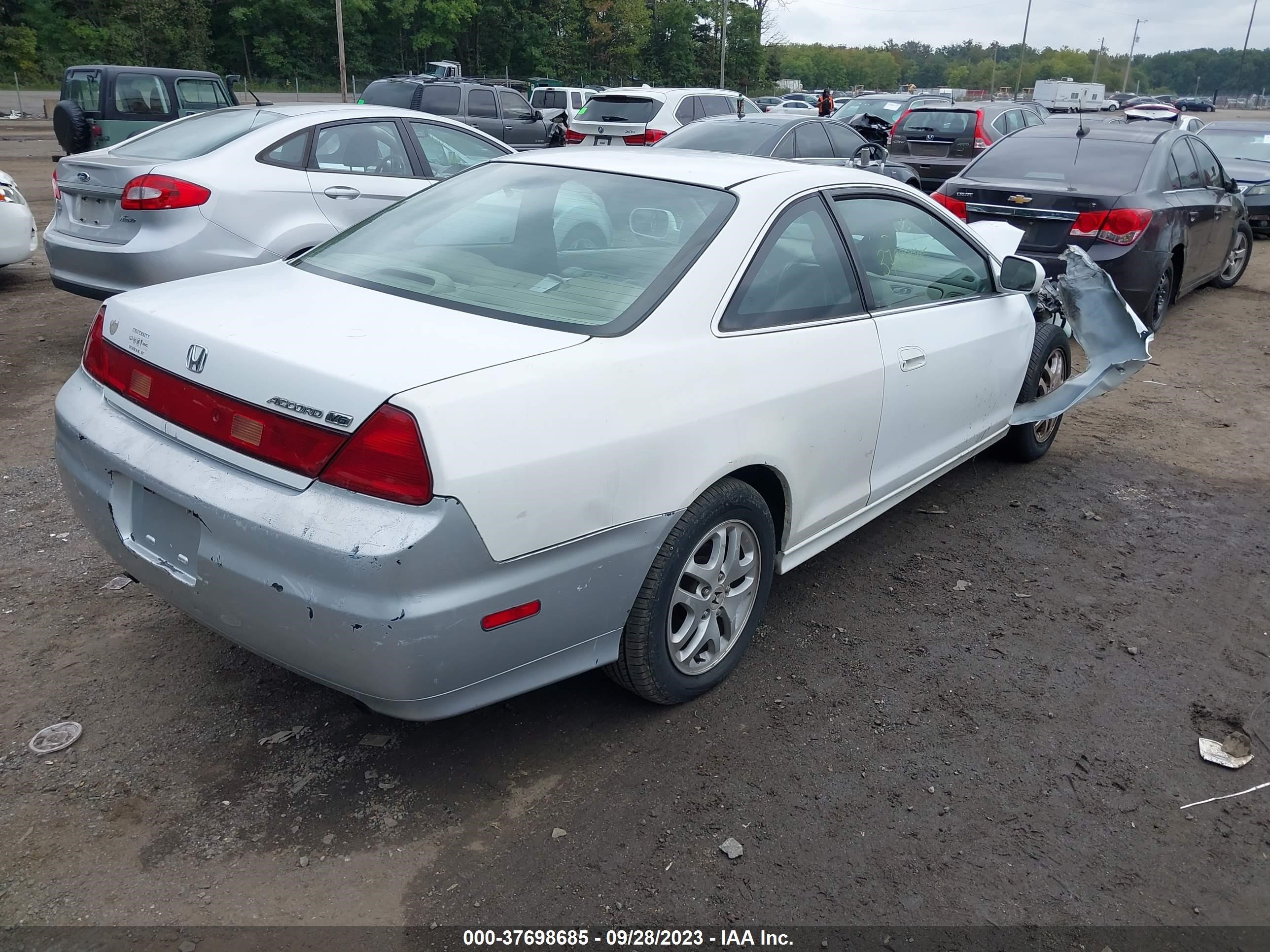 Photo 3 VIN: 1HGCG22532A038866 - HONDA ACCORD 