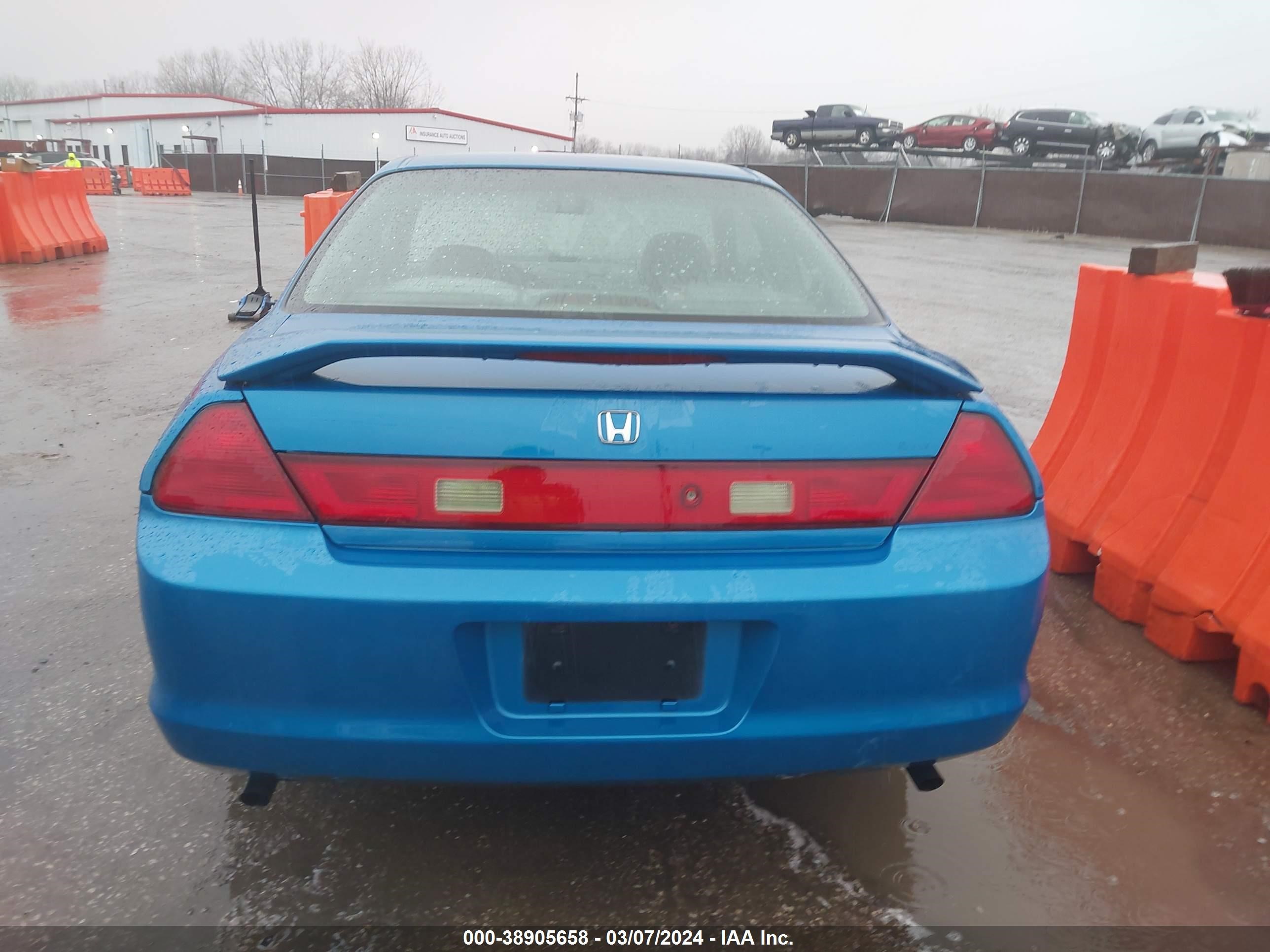 Photo 16 VIN: 1HGCG2257WA030937 - HONDA ACCORD 