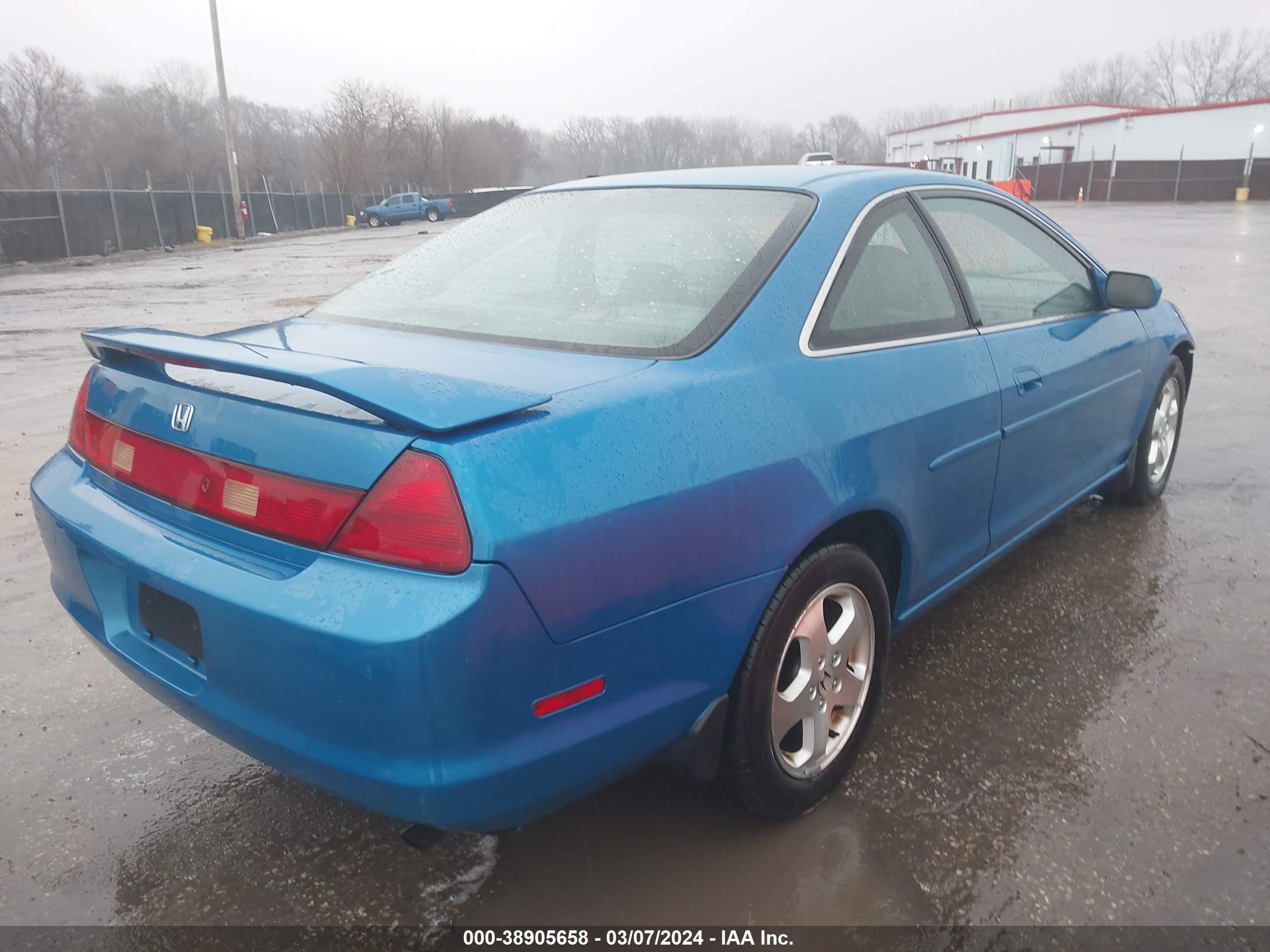 Photo 3 VIN: 1HGCG2257WA030937 - HONDA ACCORD 