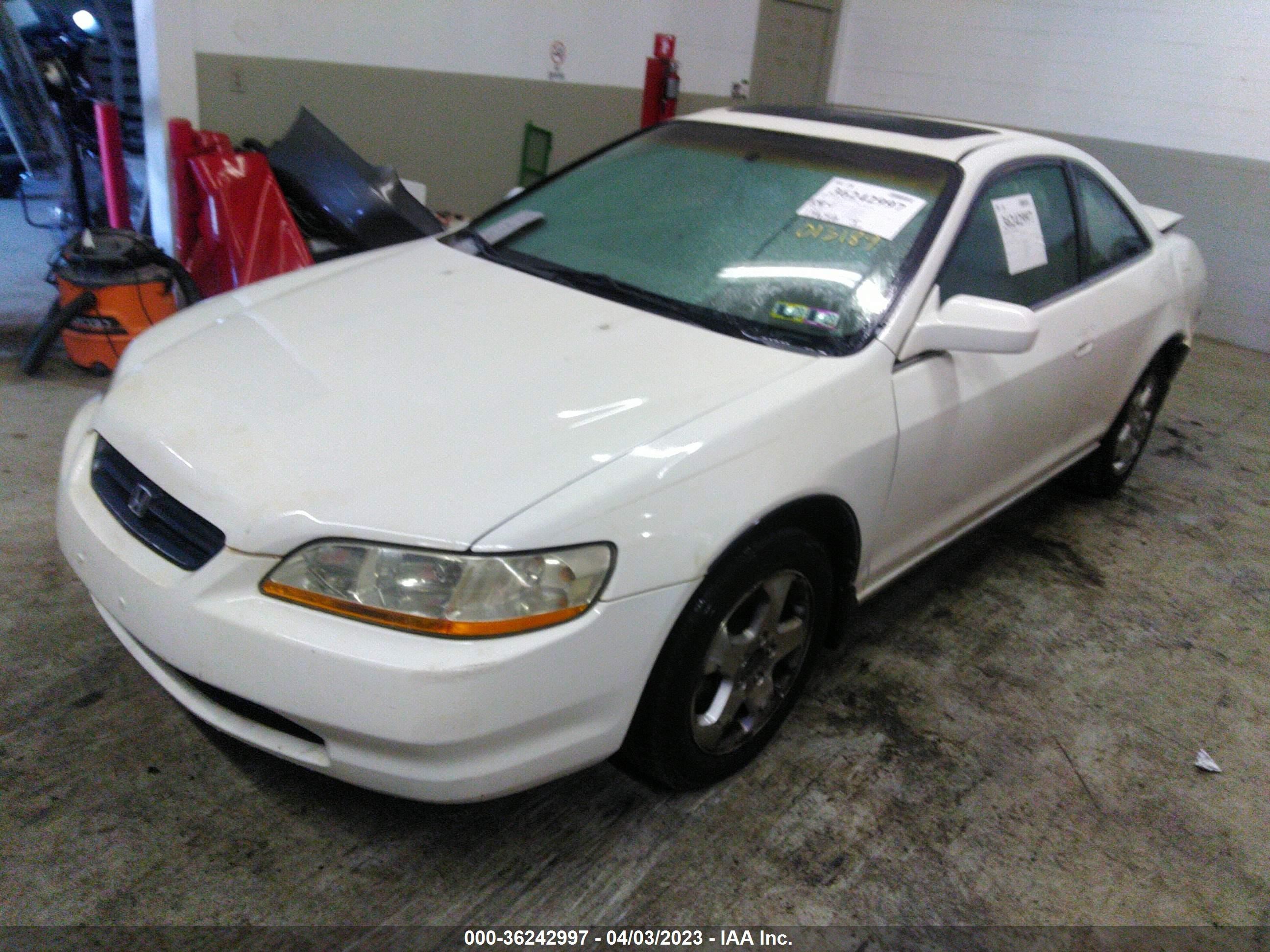 Photo 1 VIN: 1HGCG2258WA013189 - HONDA ACCORD 