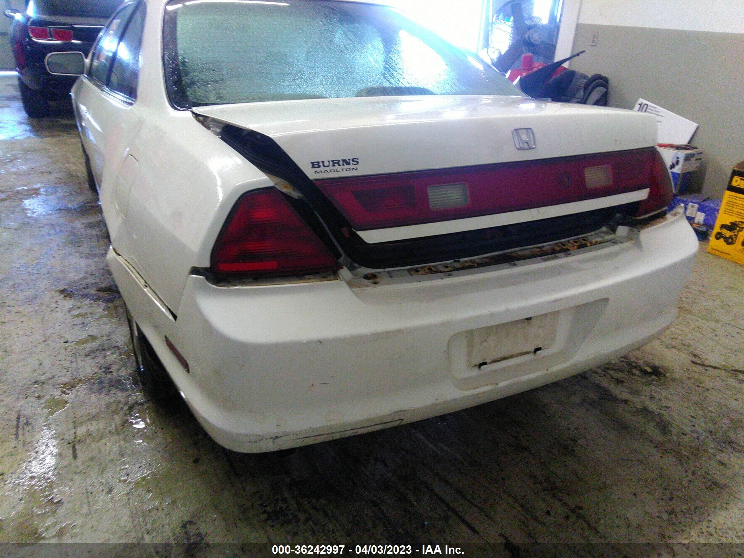 Photo 5 VIN: 1HGCG2258WA013189 - HONDA ACCORD 