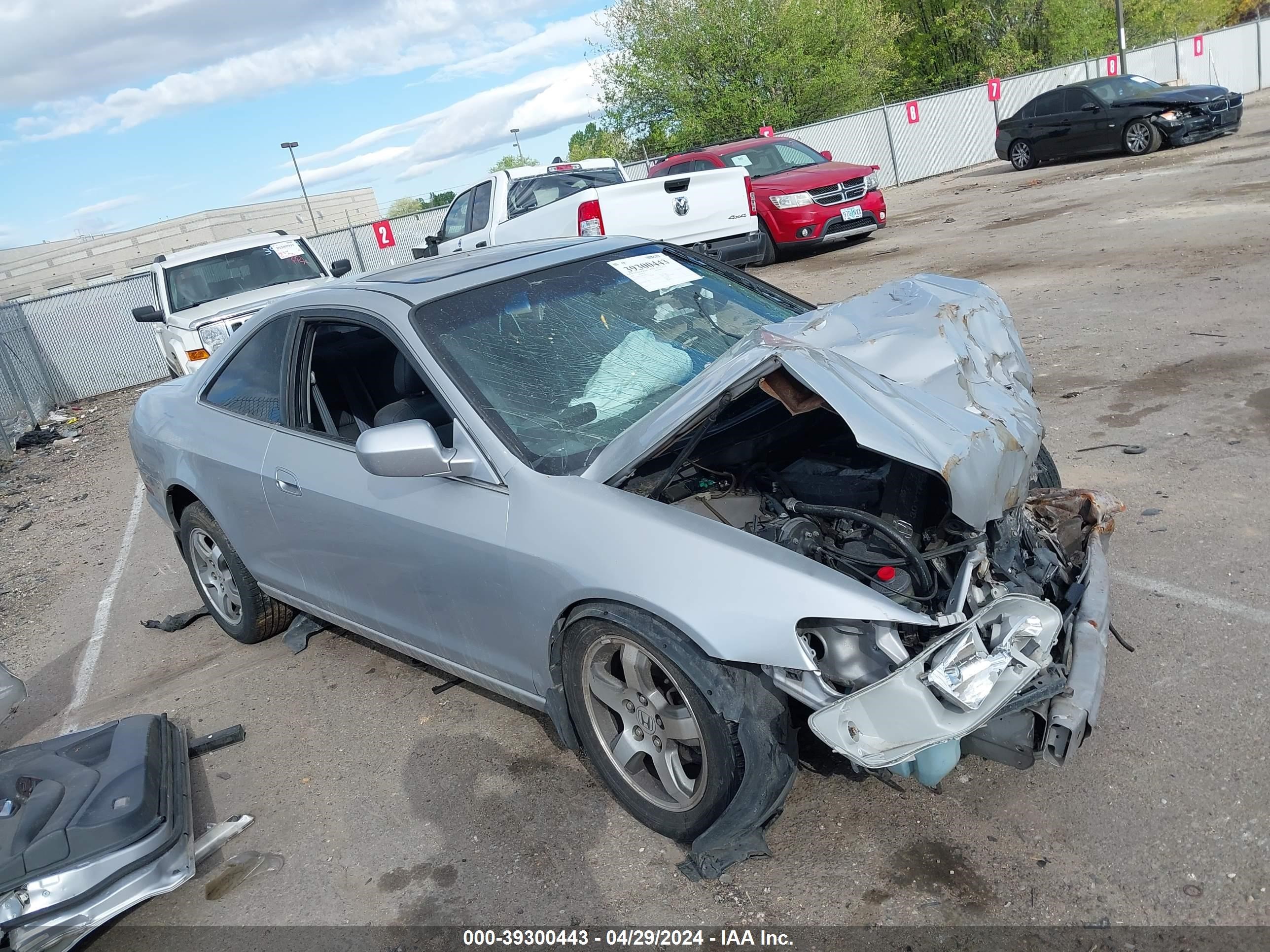 Photo 0 VIN: 1HGCG2259YA008330 - HONDA ACCORD 