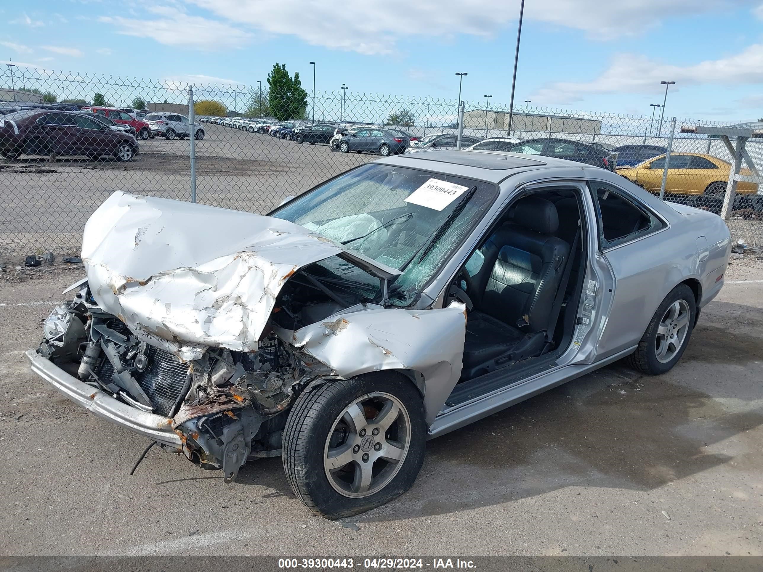 Photo 1 VIN: 1HGCG2259YA008330 - HONDA ACCORD 