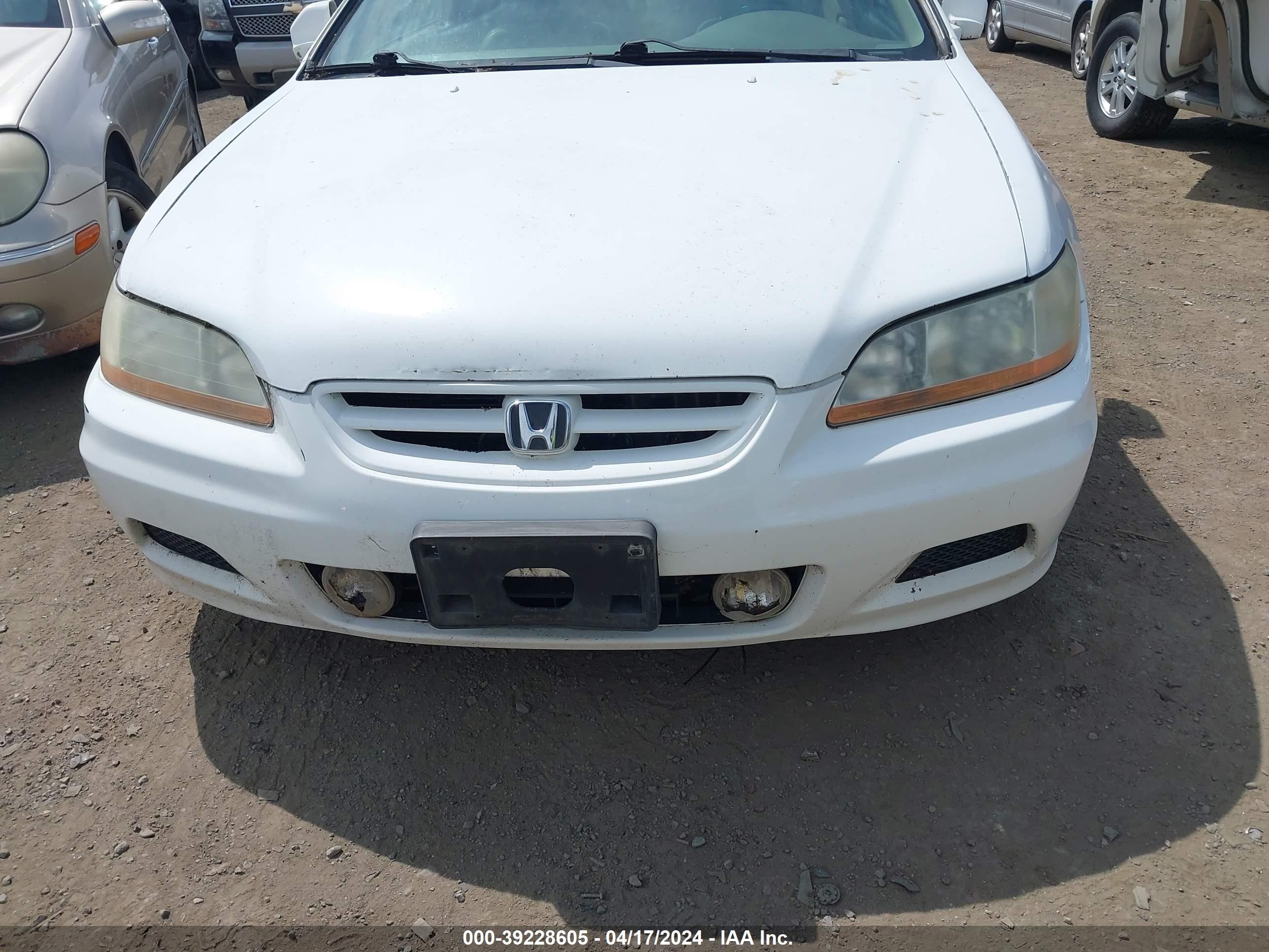 Photo 5 VIN: 1HGCG225X2A013950 - HONDA ACCORD 