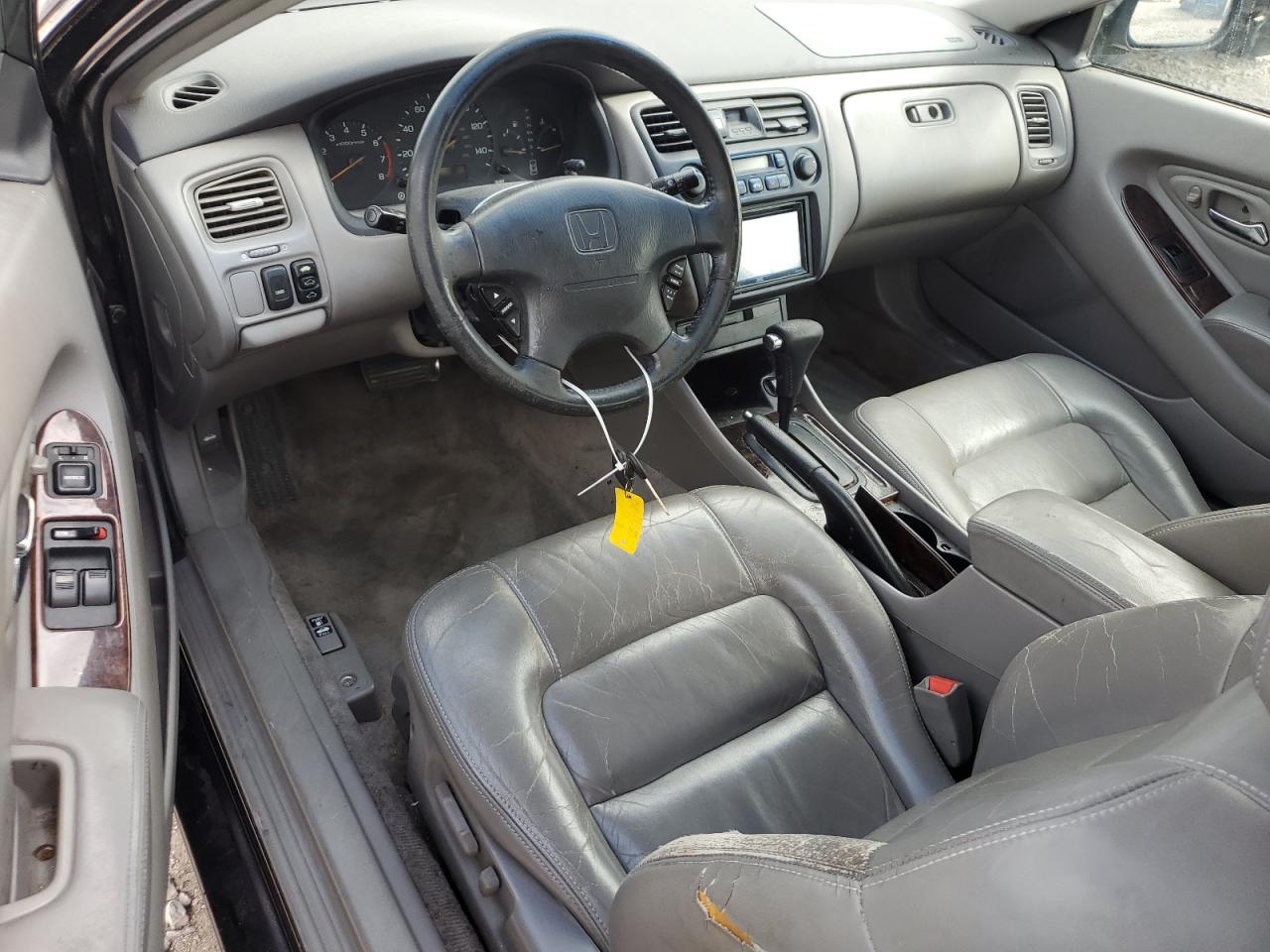 Photo 7 VIN: 1HGCG225XXA011090 - HONDA ACCORD 