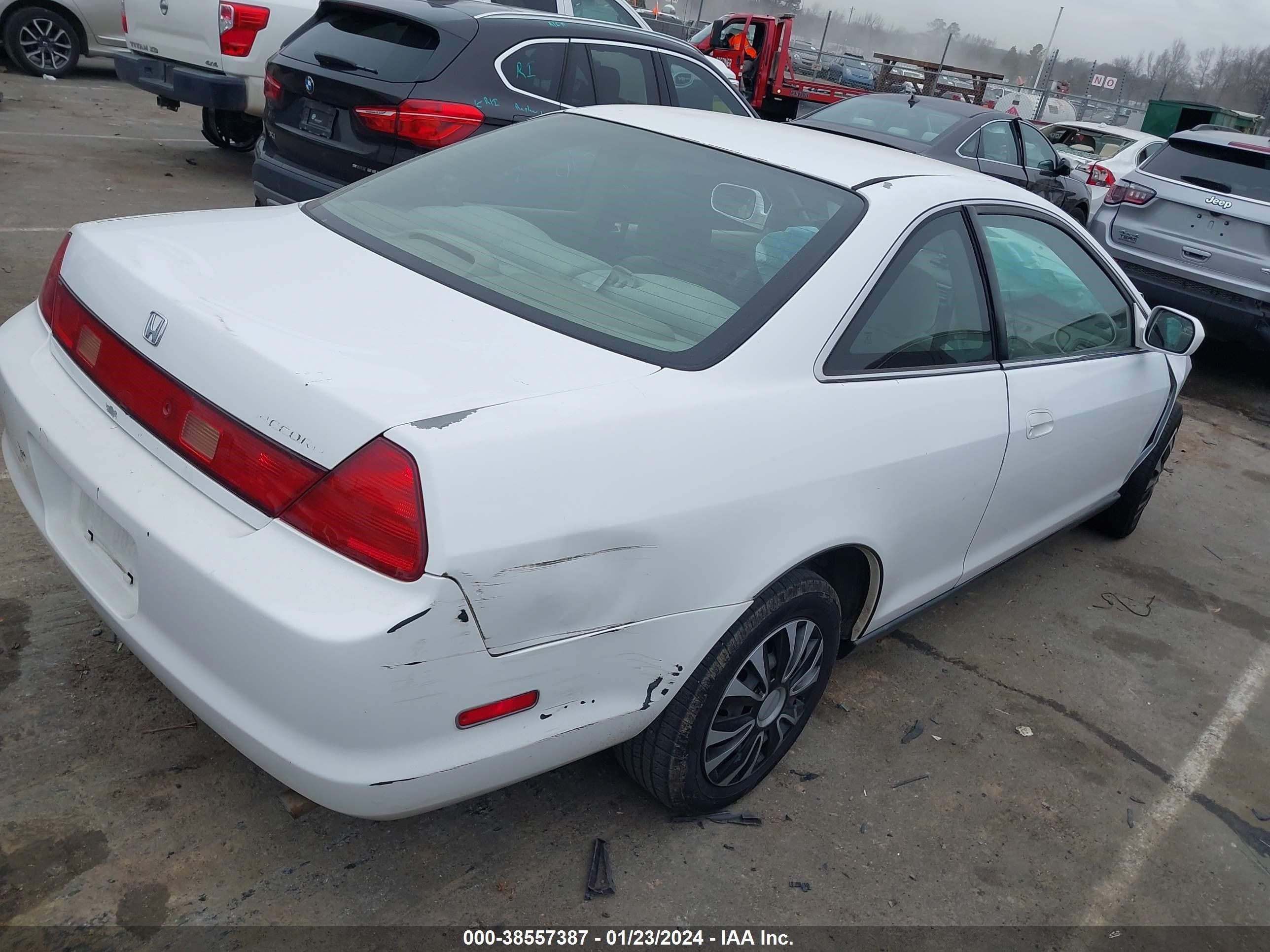 Photo 3 VIN: 1HGCG3249XA026595 - HONDA ACCORD 