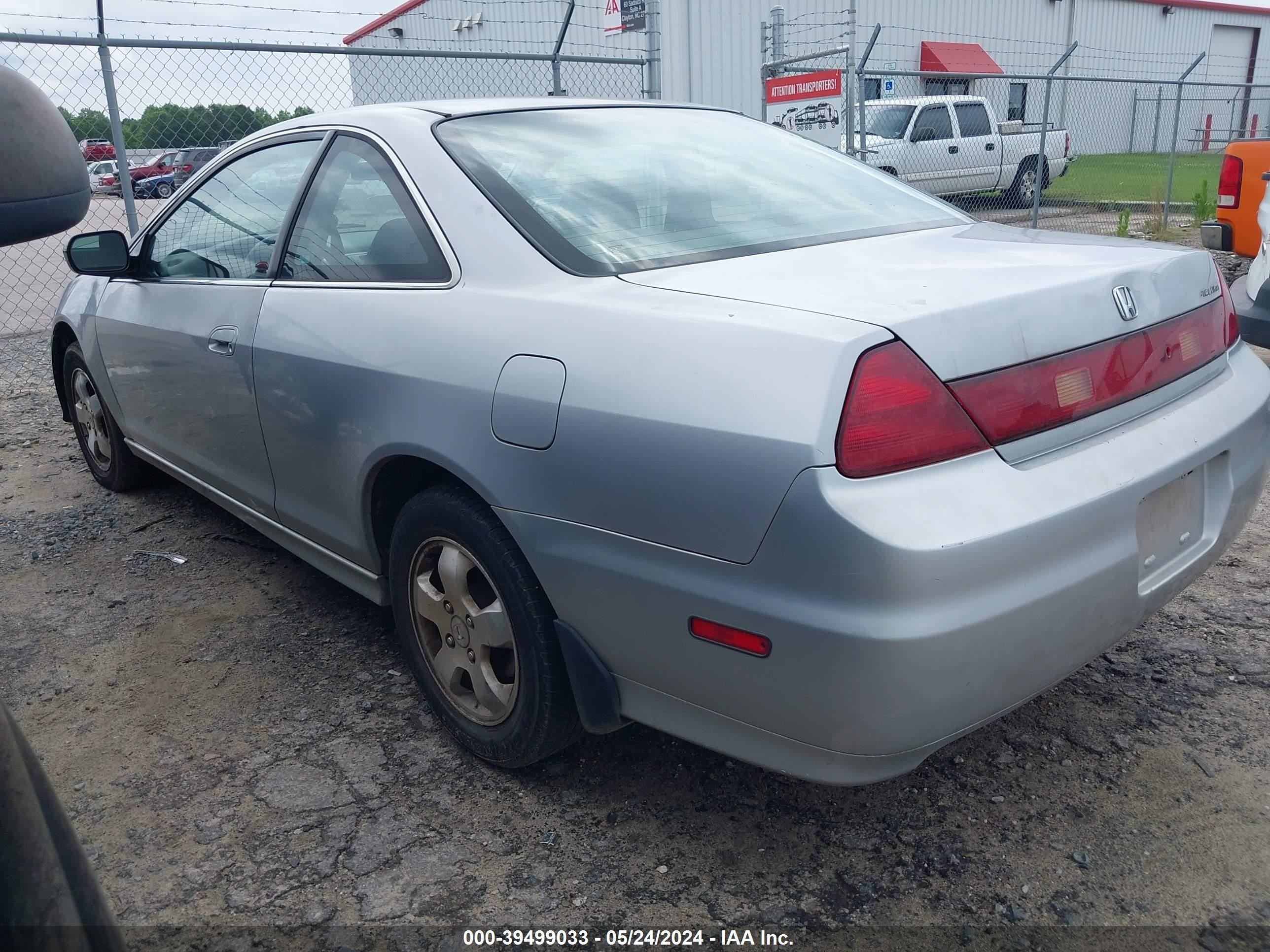 Photo 2 VIN: 1HGCG32522A015293 - HONDA ACCORD 