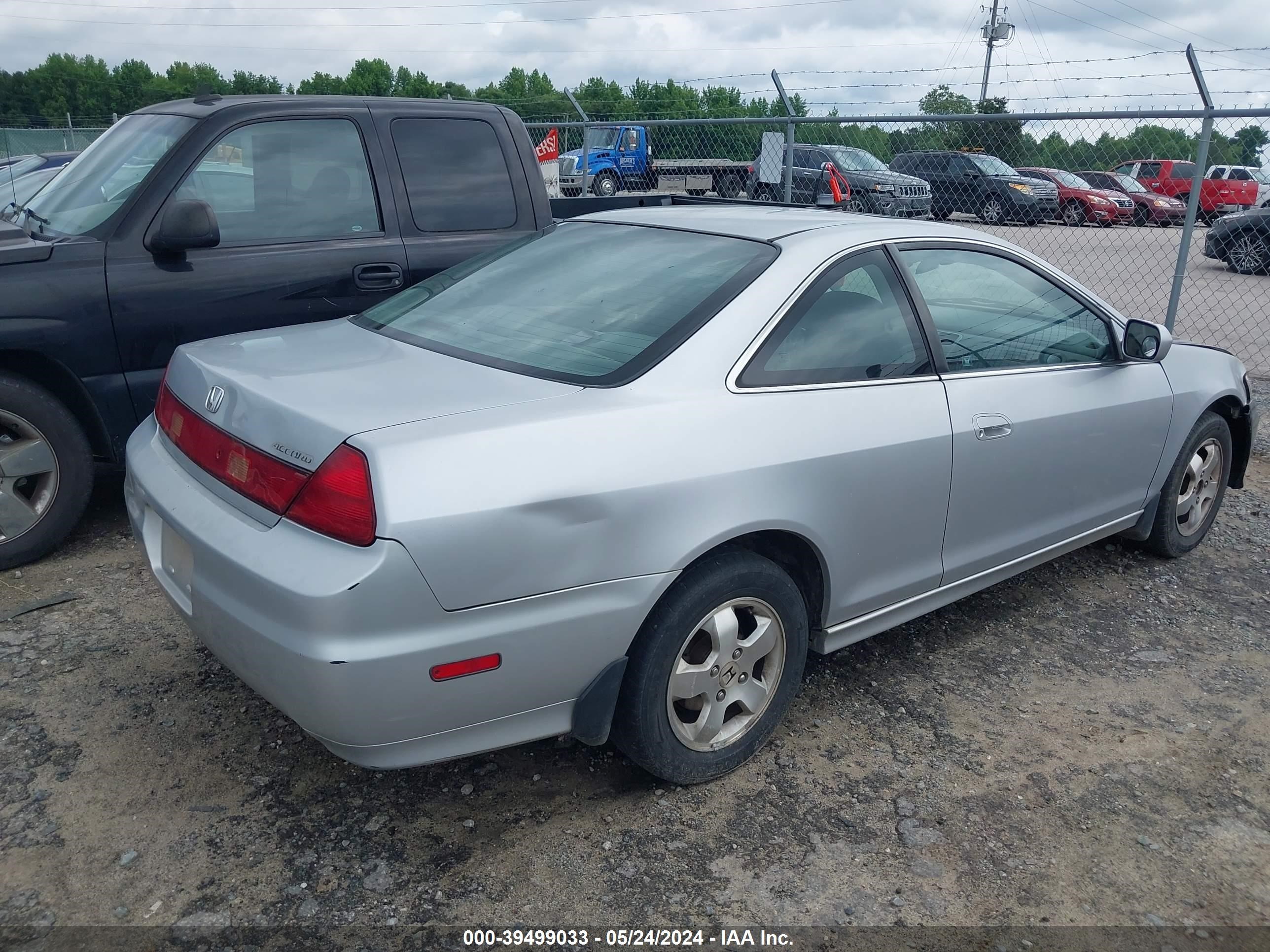 Photo 3 VIN: 1HGCG32522A015293 - HONDA ACCORD 