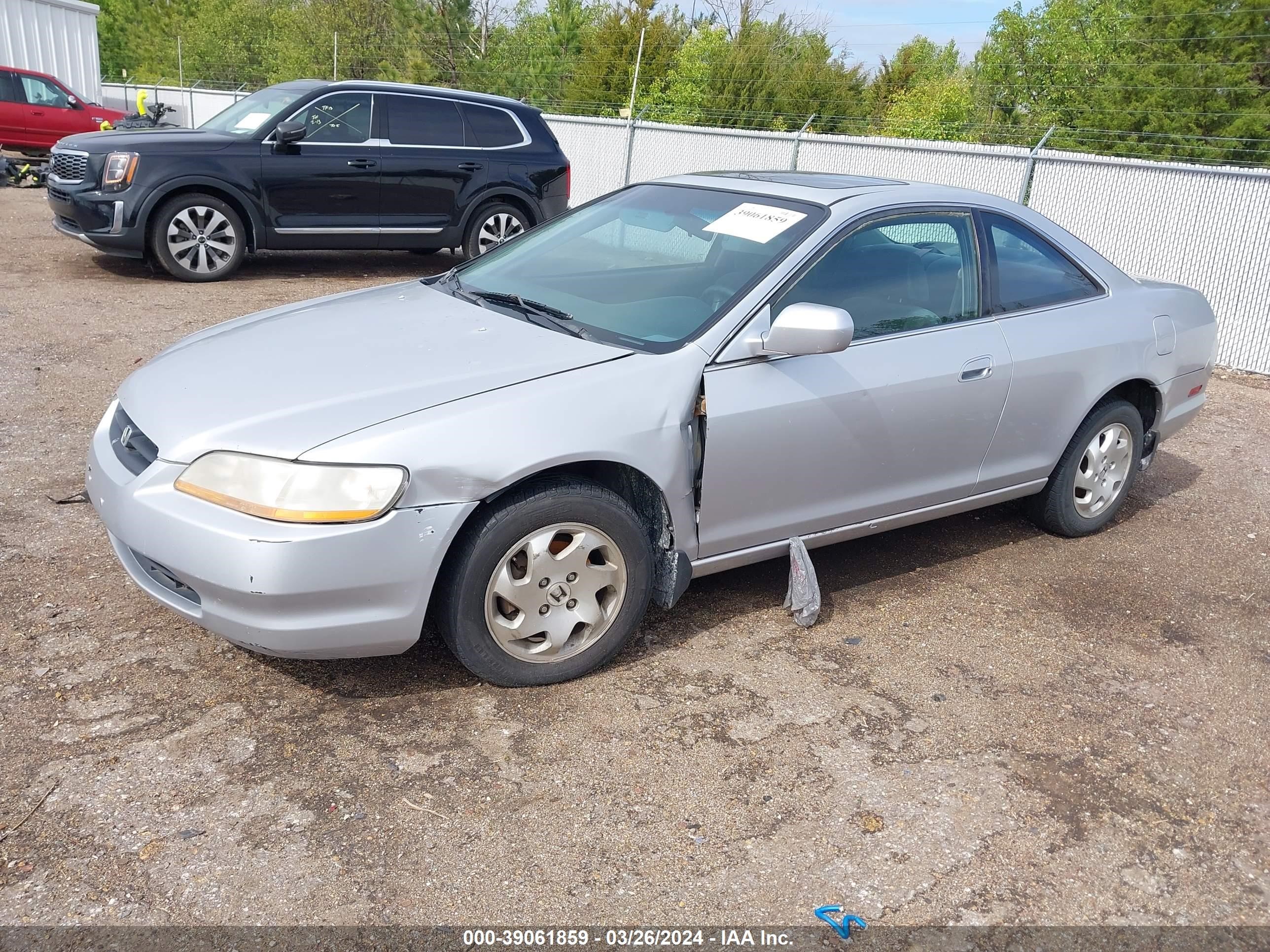 Photo 1 VIN: 1HGCG3254YA004739 - HONDA ACCORD 