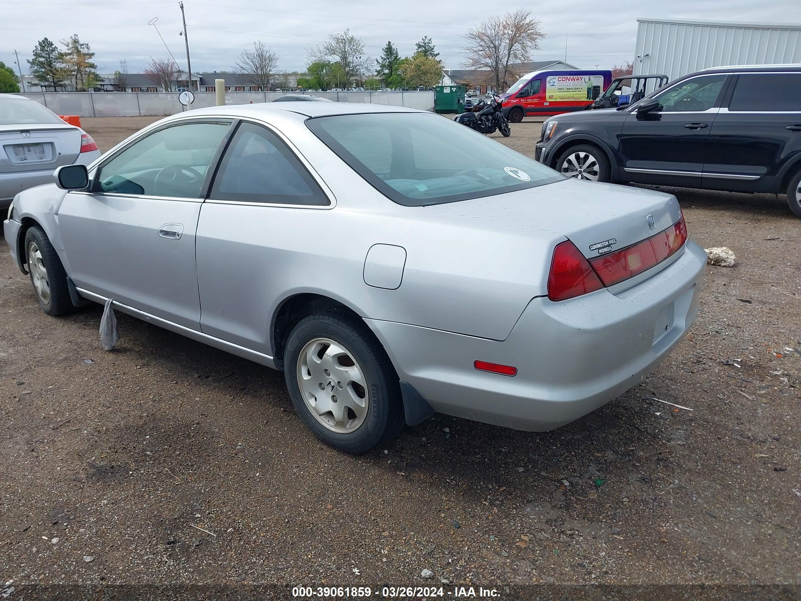 Photo 2 VIN: 1HGCG3254YA004739 - HONDA ACCORD 