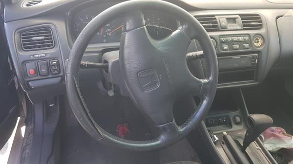 Photo 11 VIN: 1HGCG3254YA801508 - HONDA ACCORD 