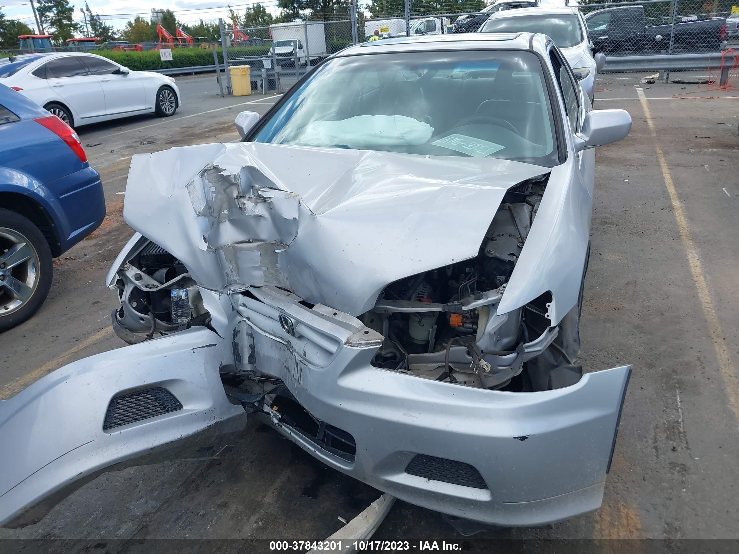 Photo 11 VIN: 1HGCG32561A005302 - HONDA ACCORD 