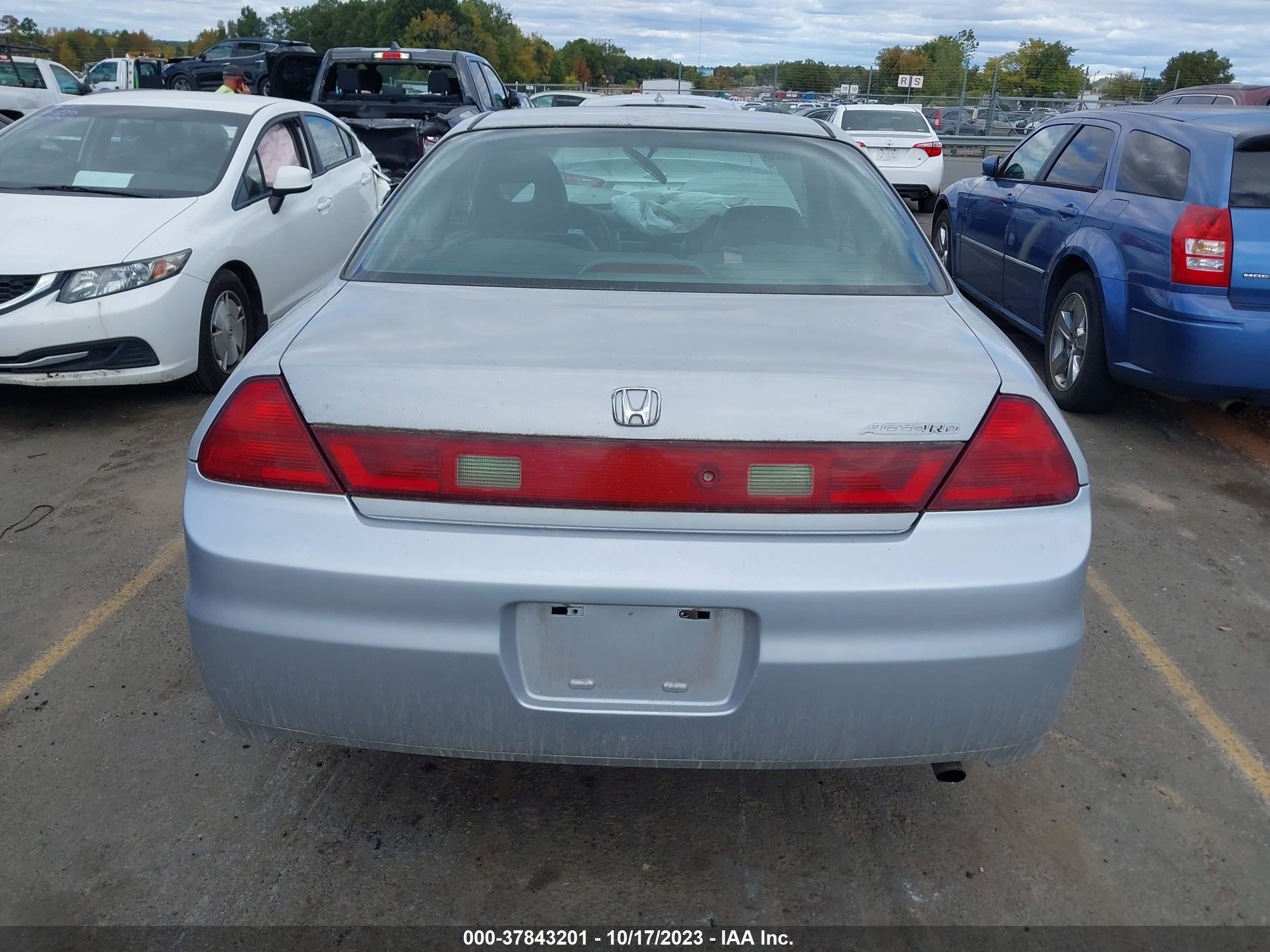 Photo 15 VIN: 1HGCG32561A005302 - HONDA ACCORD 