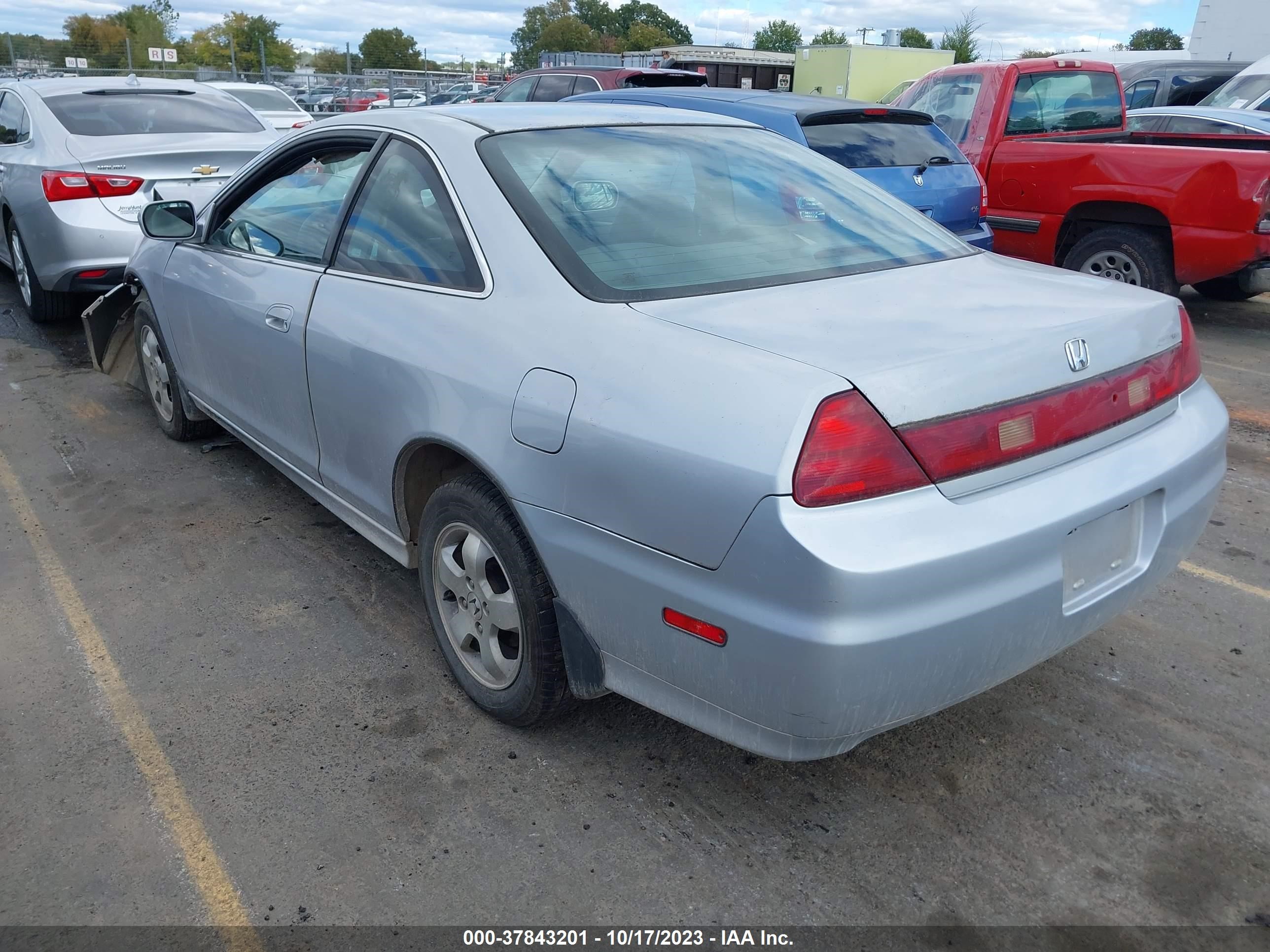 Photo 2 VIN: 1HGCG32561A005302 - HONDA ACCORD 