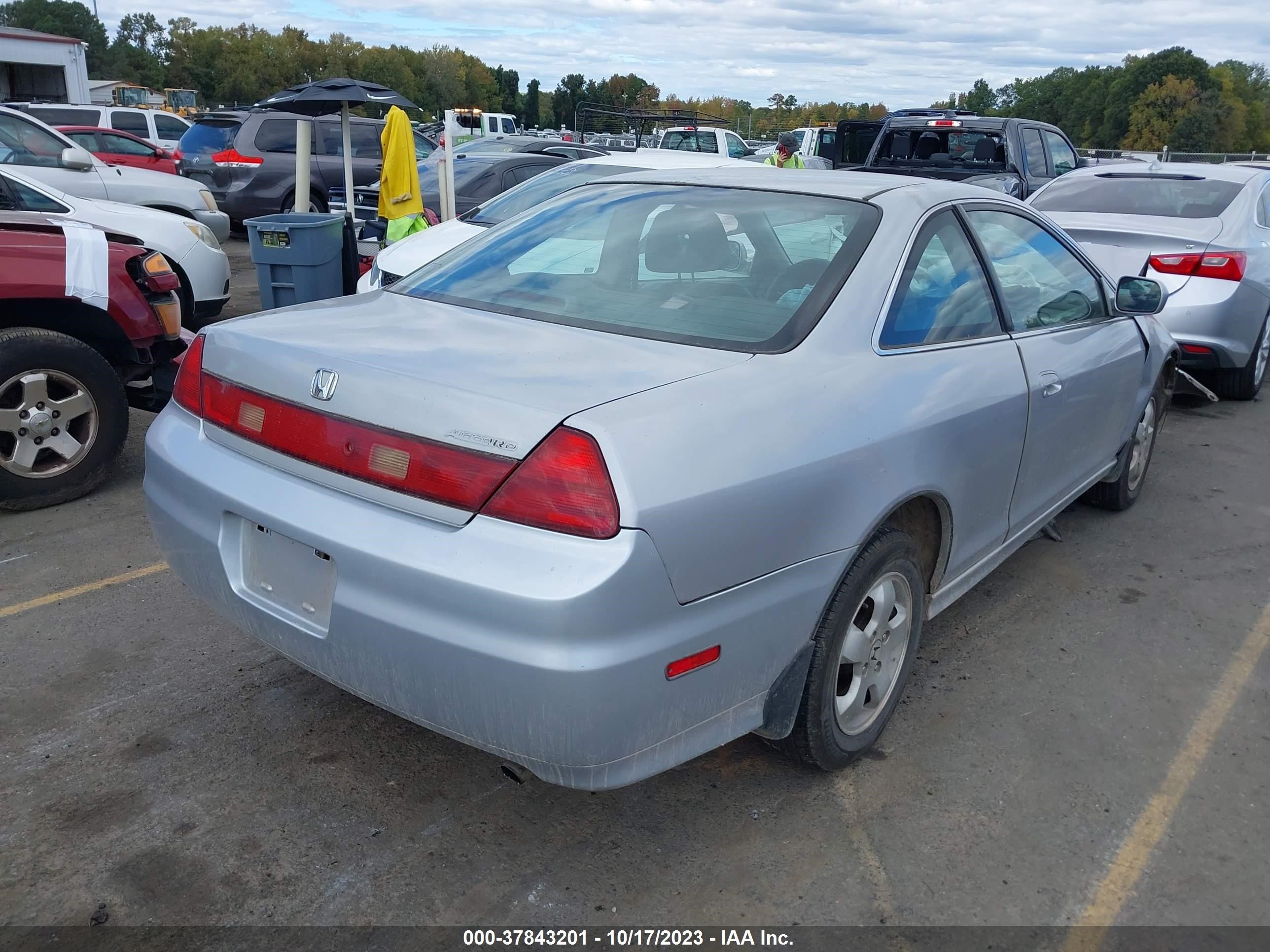 Photo 3 VIN: 1HGCG32561A005302 - HONDA ACCORD 