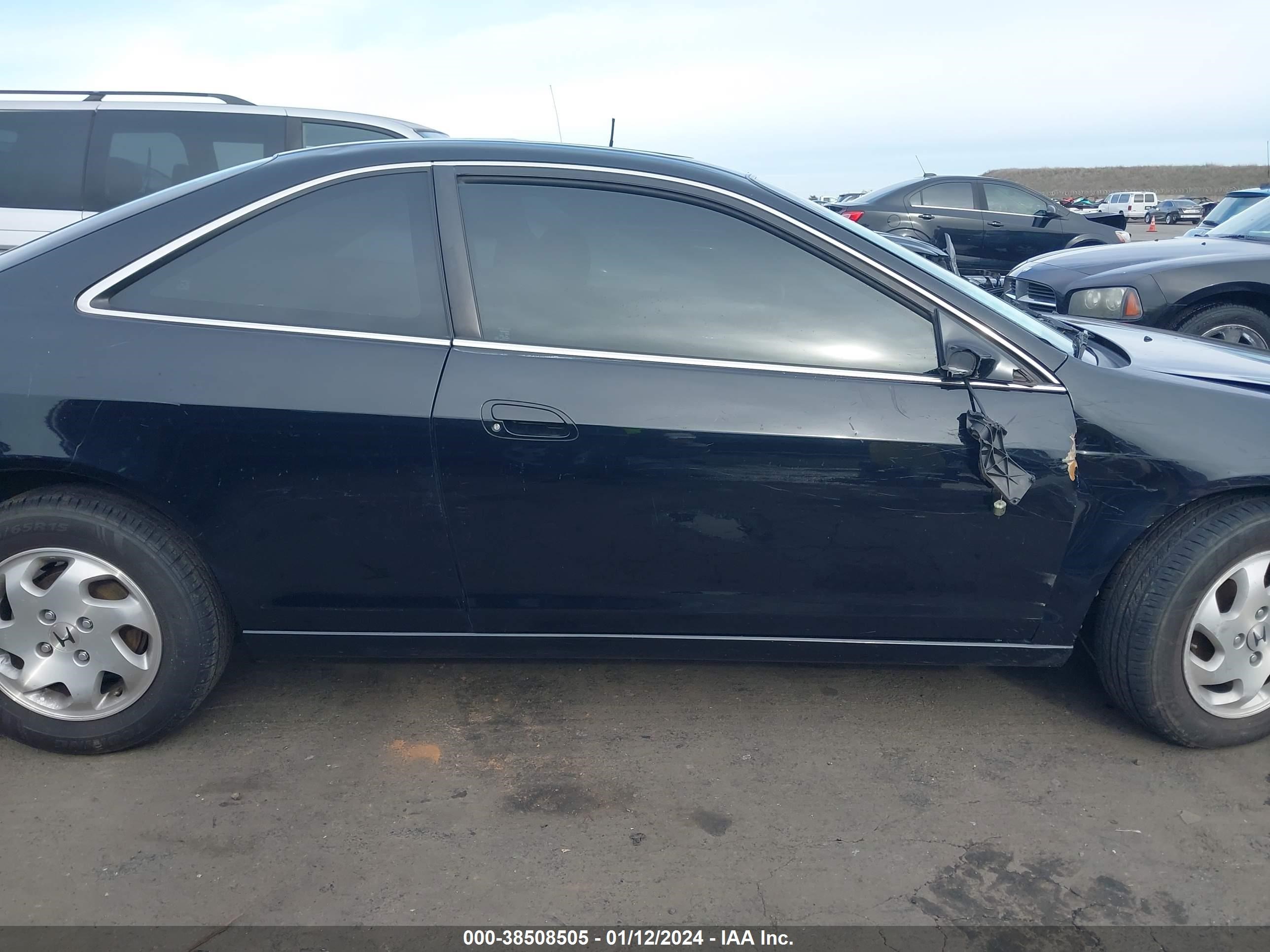 Photo 13 VIN: 1HGCG325XYA007743 - HONDA ACCORD 