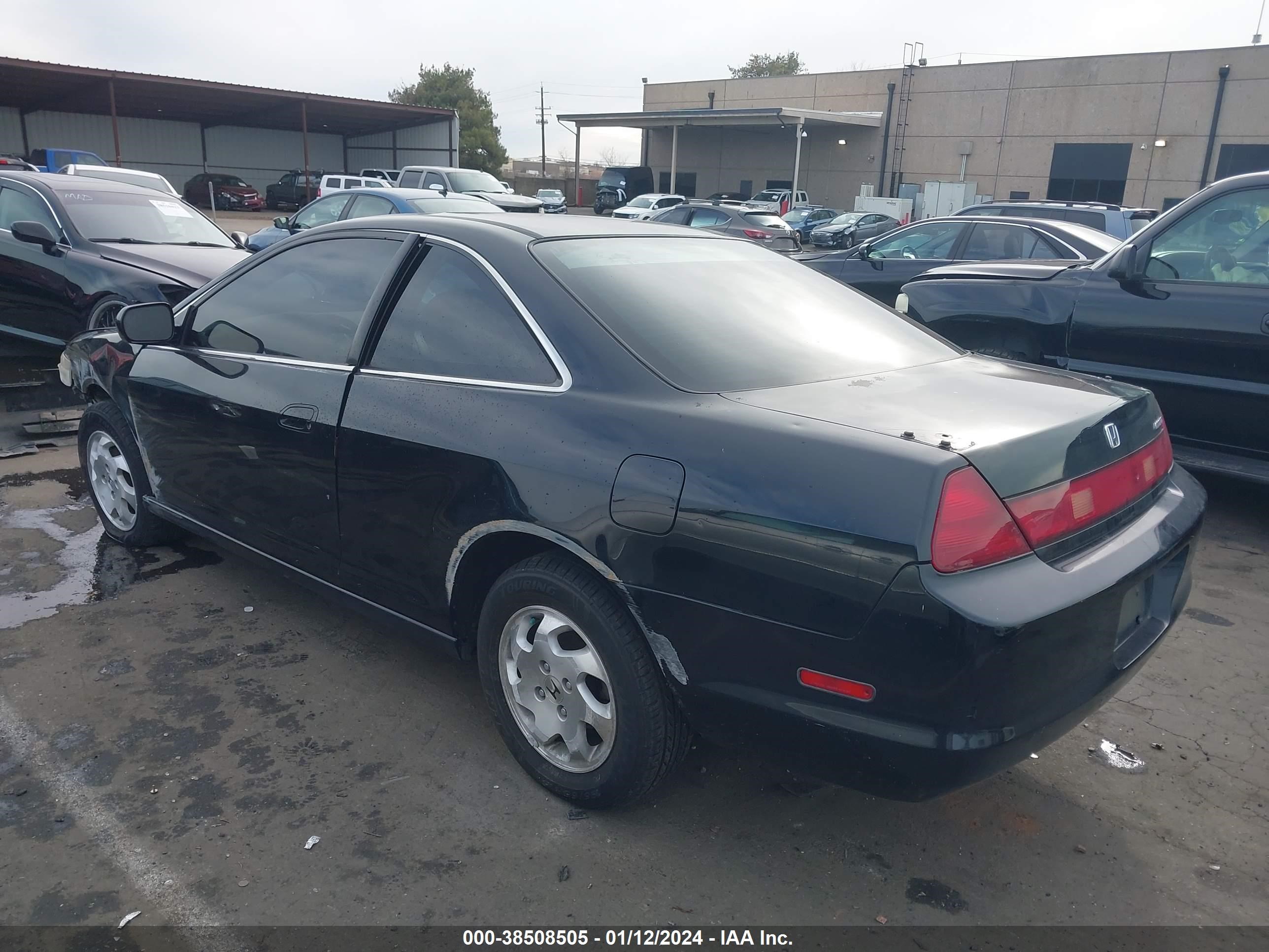 Photo 2 VIN: 1HGCG325XYA007743 - HONDA ACCORD 