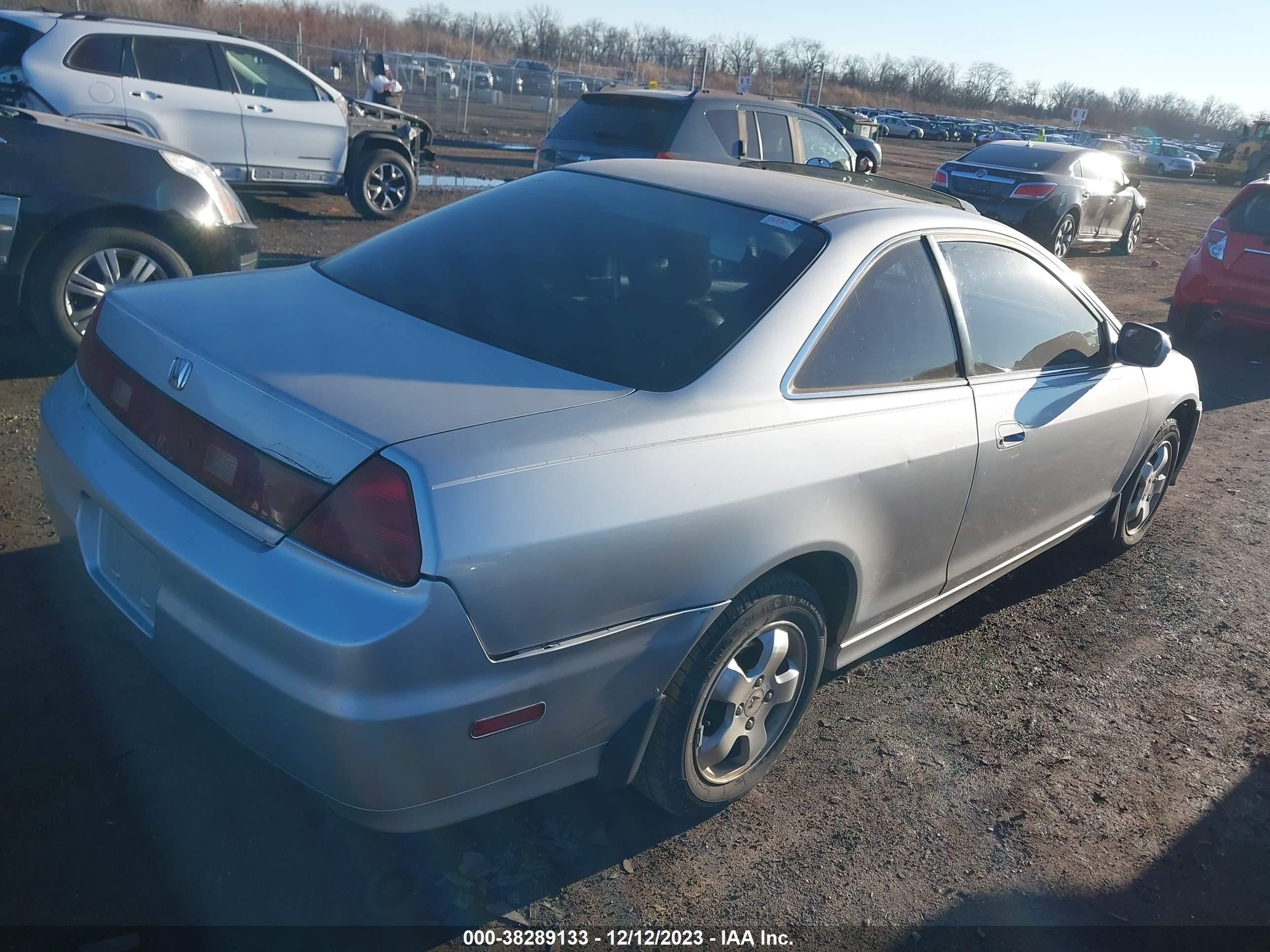 Photo 3 VIN: 1HGCG32762A015752 - HONDA ACCORD 