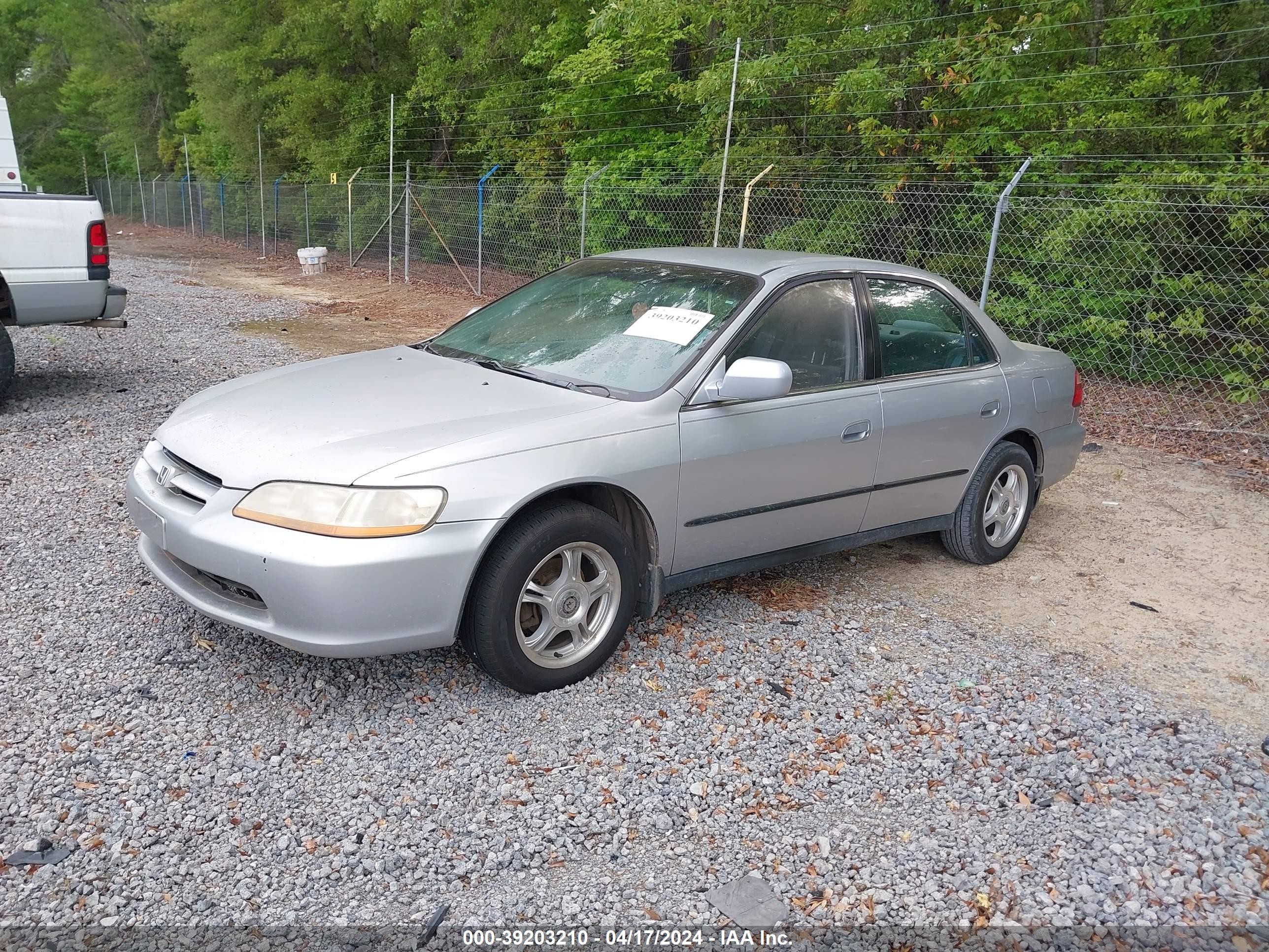 Photo 1 VIN: 1HGCG5542YA068048 - HONDA ACCORD 