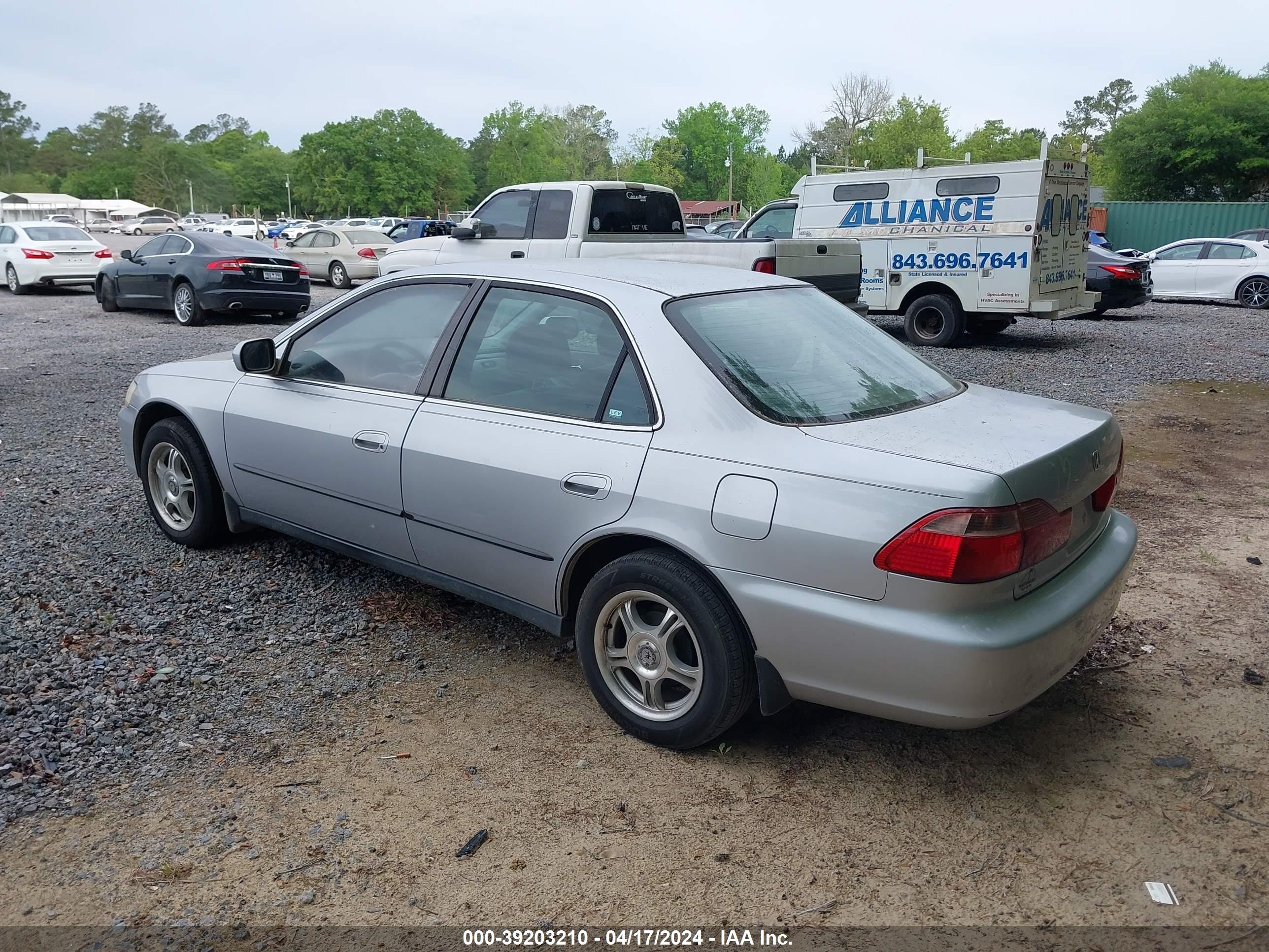 Photo 2 VIN: 1HGCG5542YA068048 - HONDA ACCORD 