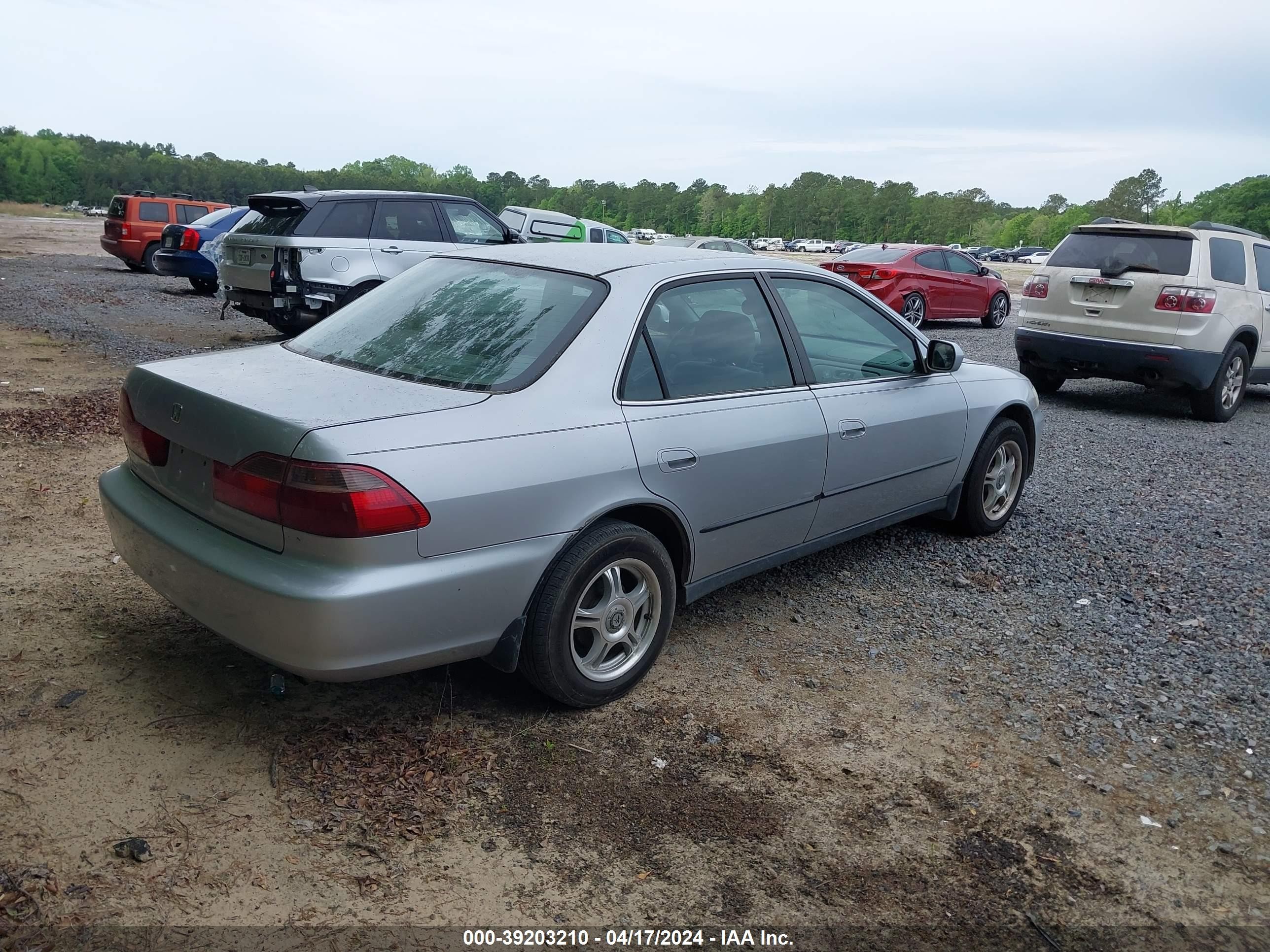 Photo 3 VIN: 1HGCG5542YA068048 - HONDA ACCORD 