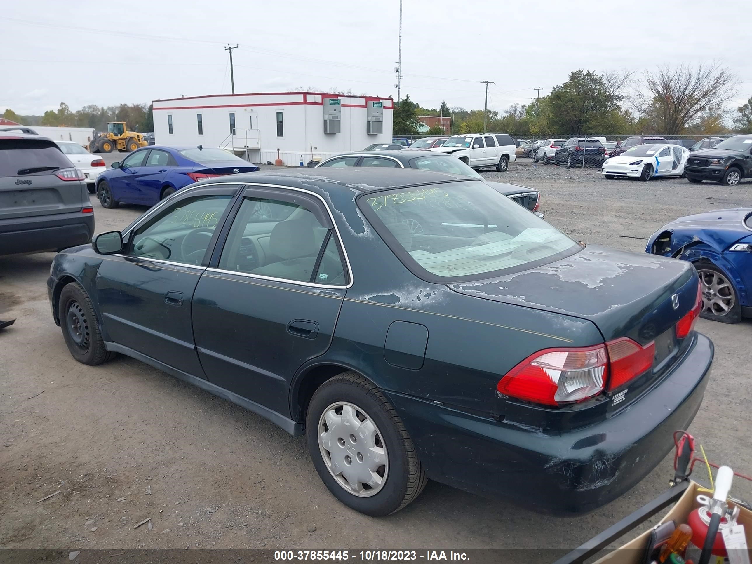 Photo 2 VIN: 1HGCG5543WA173565 - HONDA ACCORD 