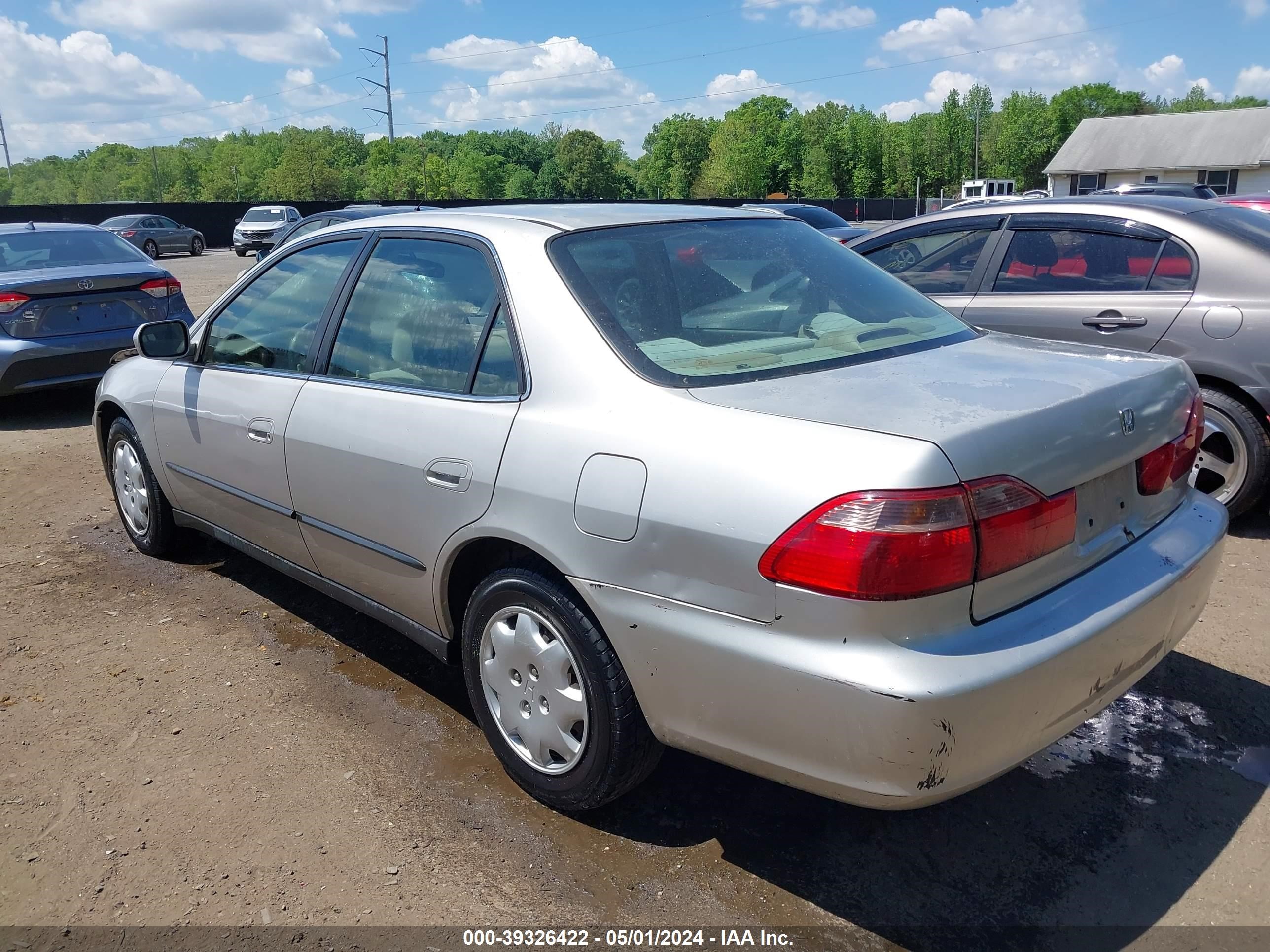 Photo 2 VIN: 1HGCG5543XA140468 - HONDA ACCORD 