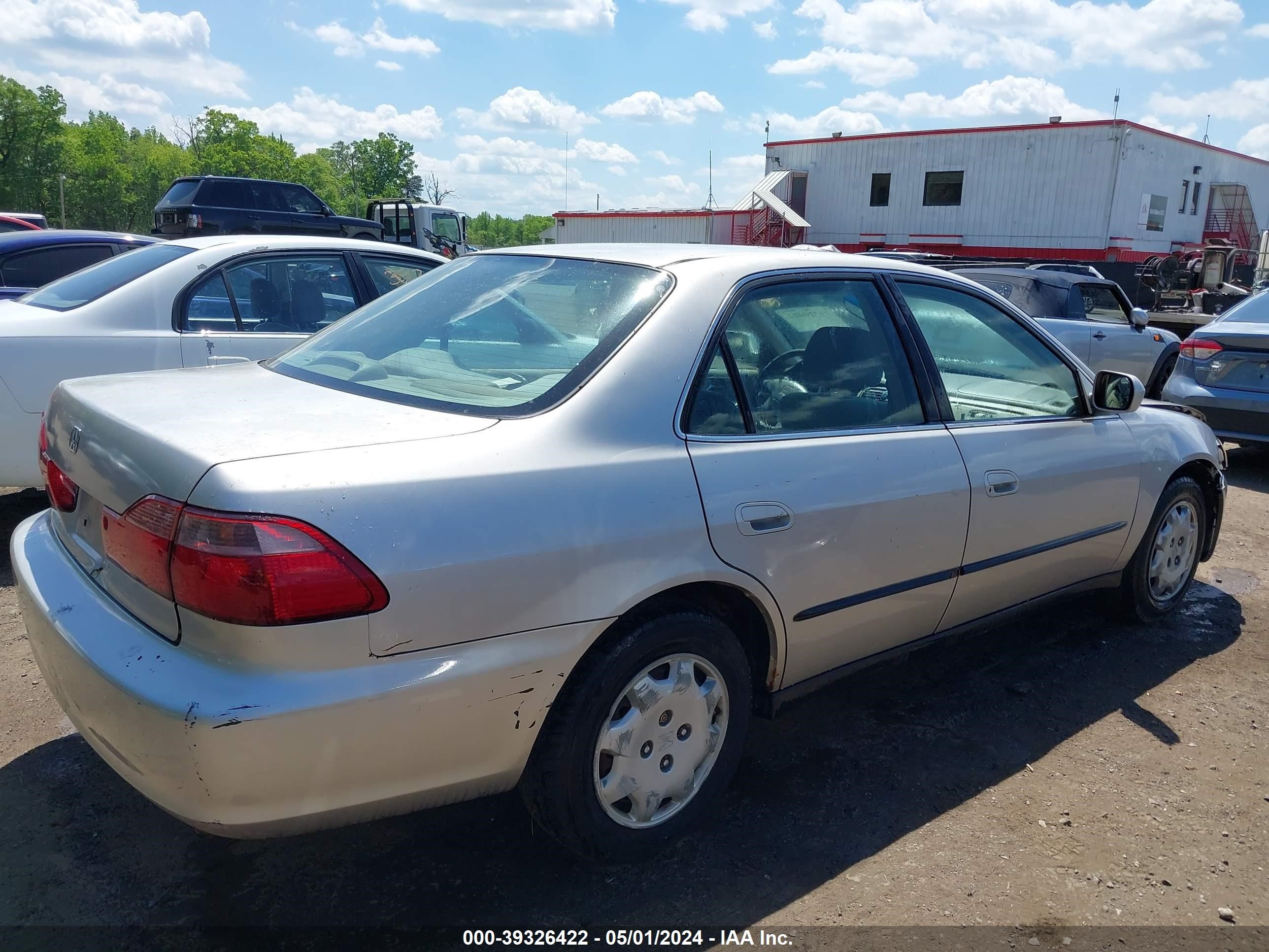 Photo 3 VIN: 1HGCG5543XA140468 - HONDA ACCORD 