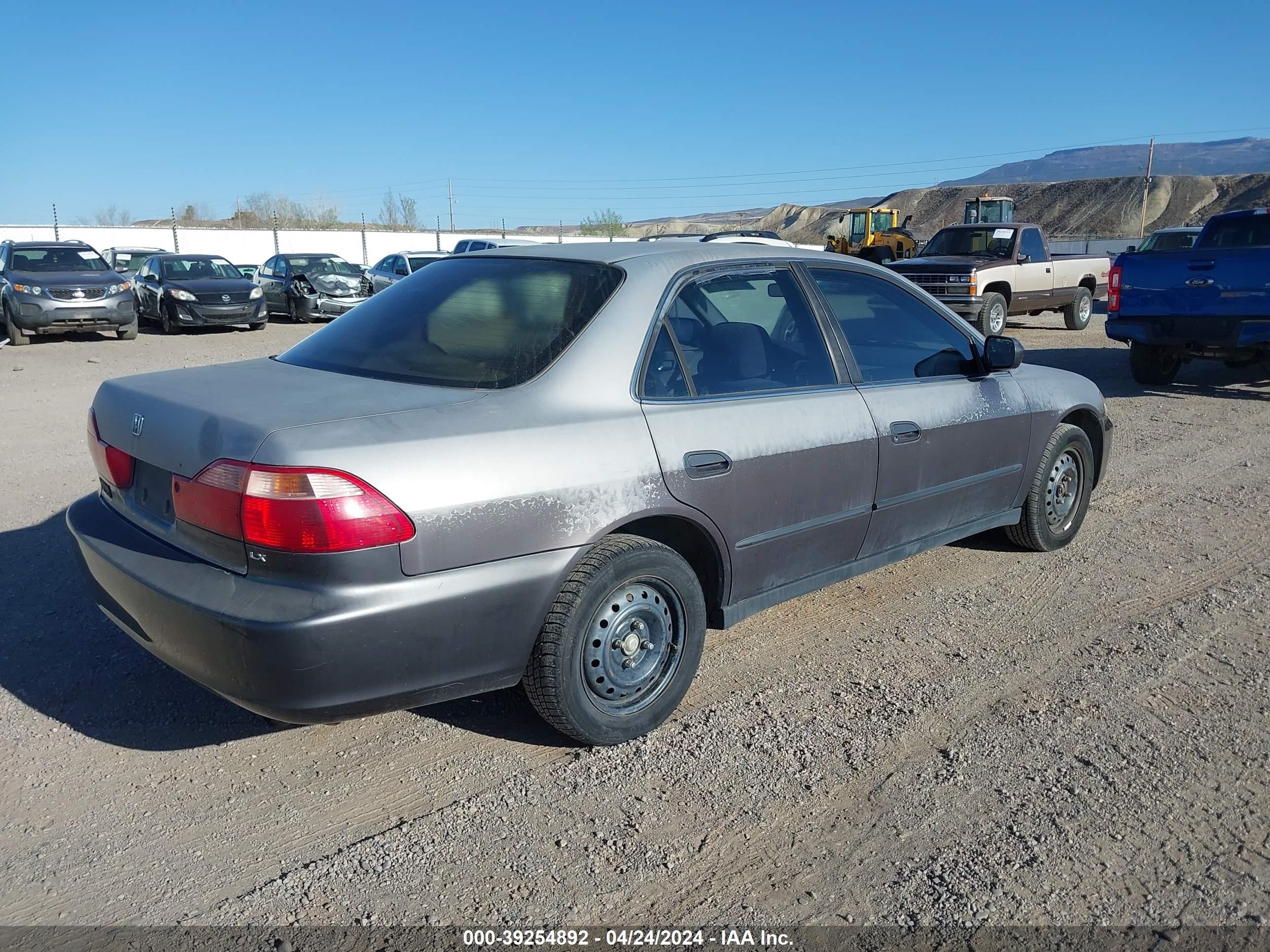 Photo 3 VIN: 1HGCG5544XA151771 - HONDA ACCORD 