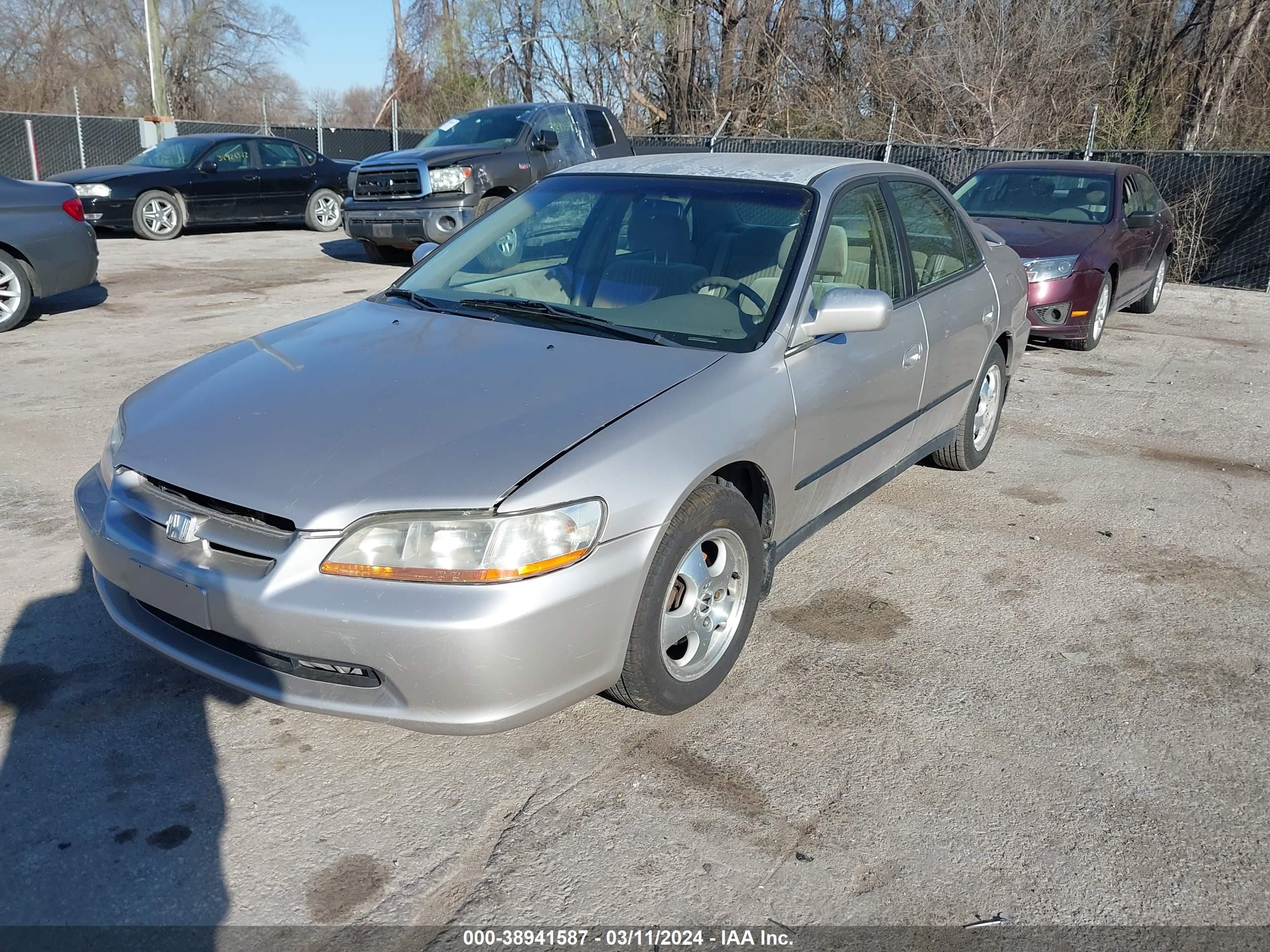 Photo 1 VIN: 1HGCG5549WA182934 - HONDA ACCORD 