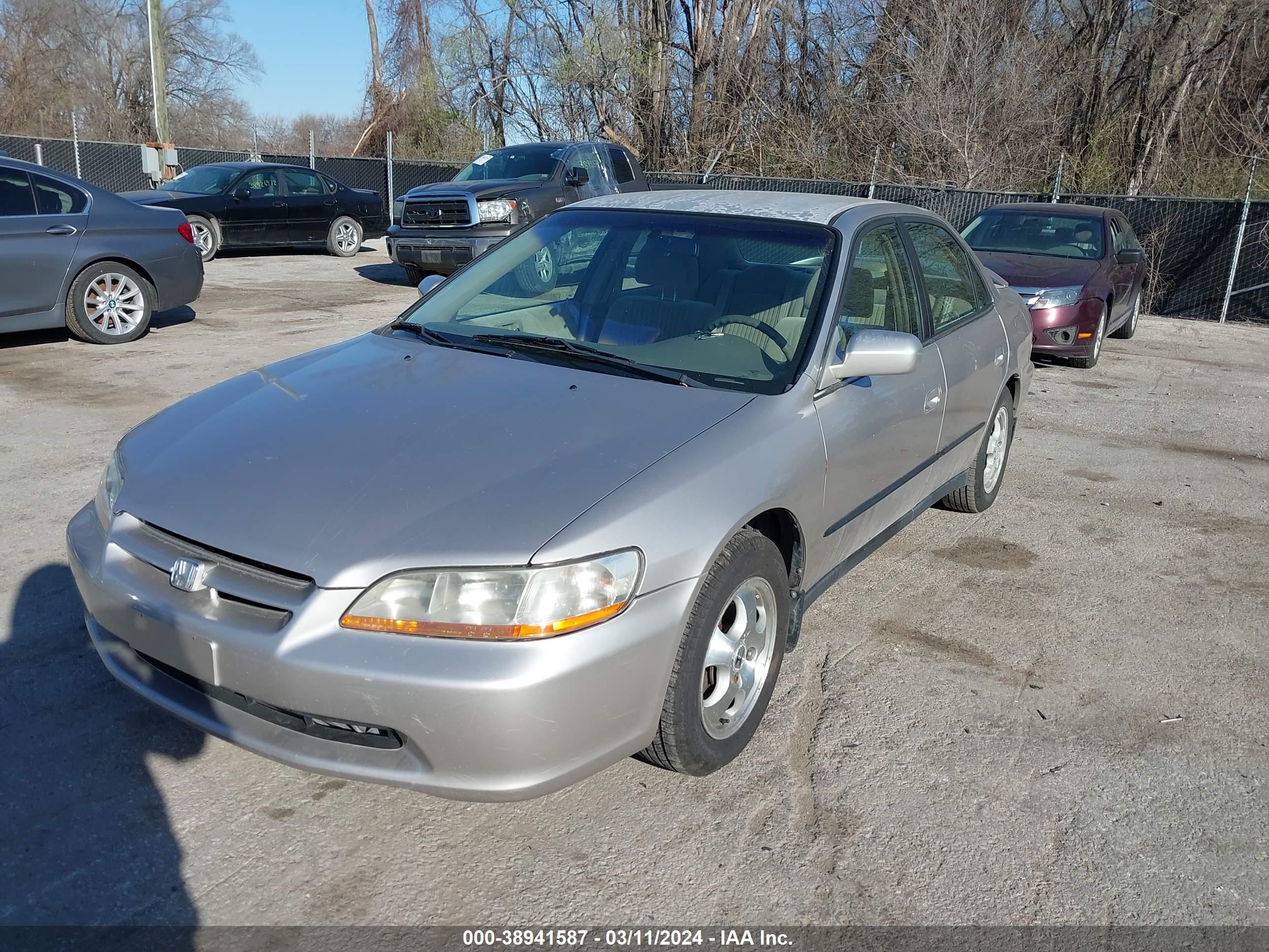 Photo 5 VIN: 1HGCG5549WA182934 - HONDA ACCORD 