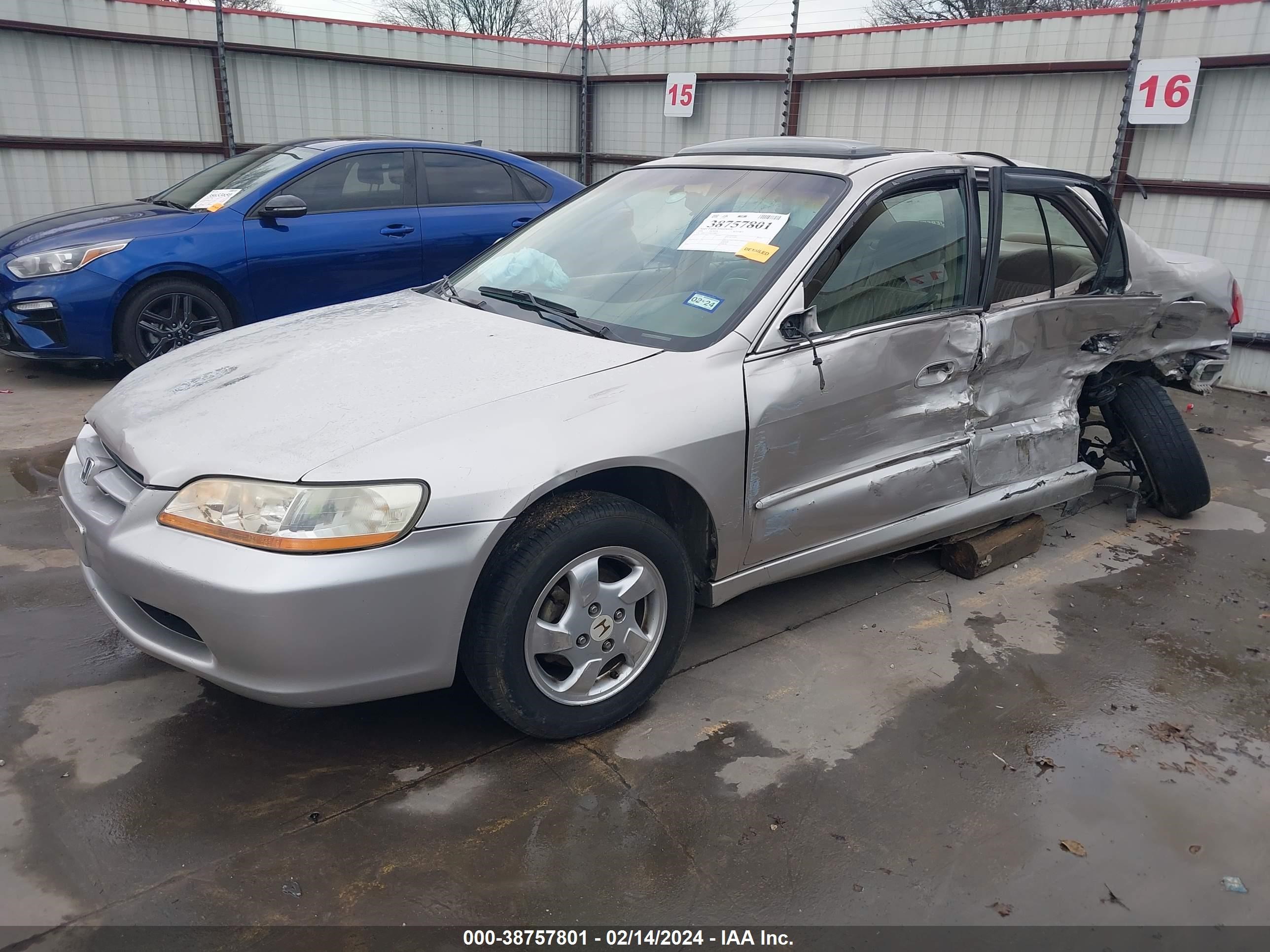 Photo 1 VIN: 1HGCG5556WA109867 - HONDA ACCORD 