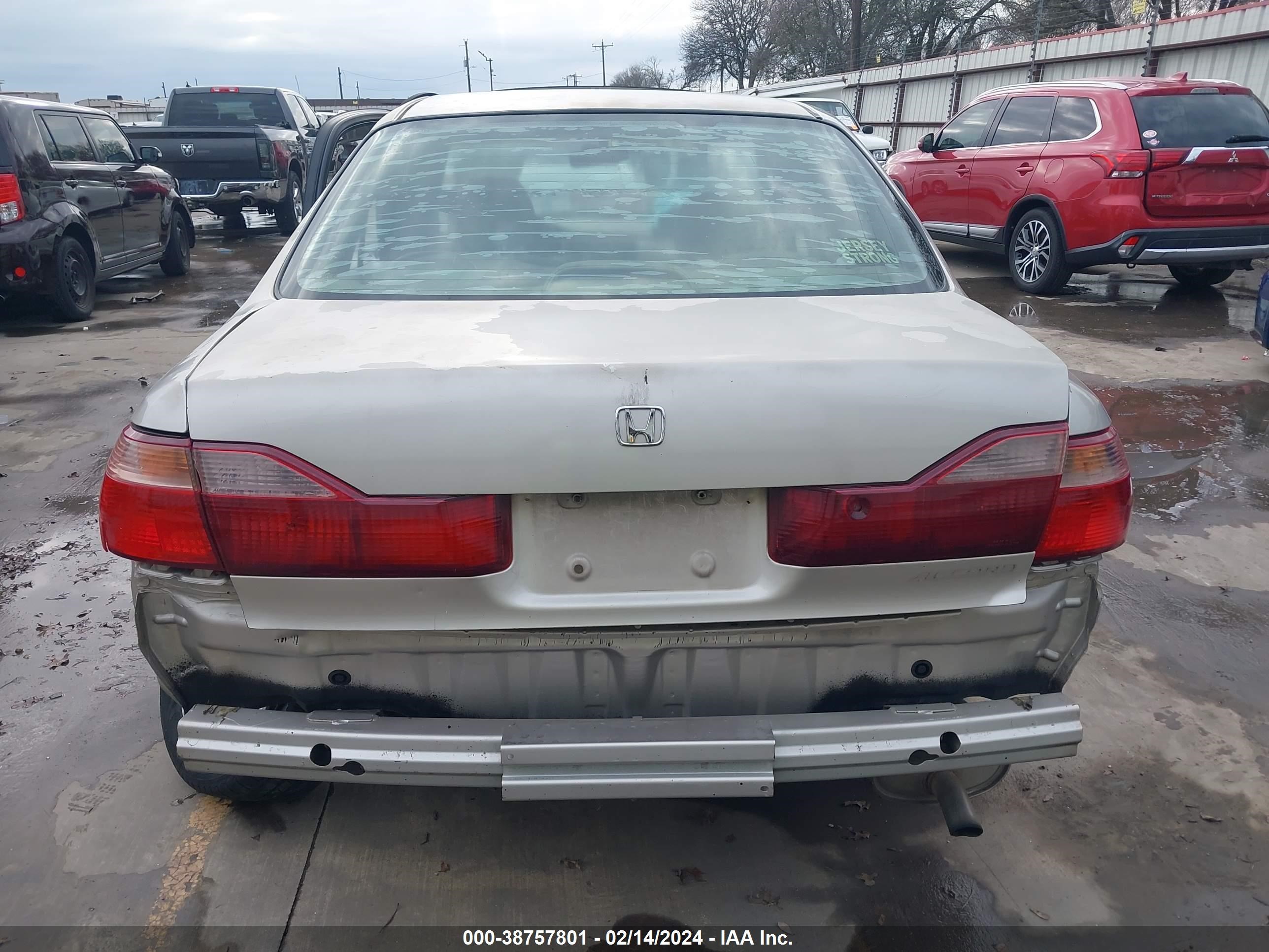 Photo 16 VIN: 1HGCG5556WA109867 - HONDA ACCORD 