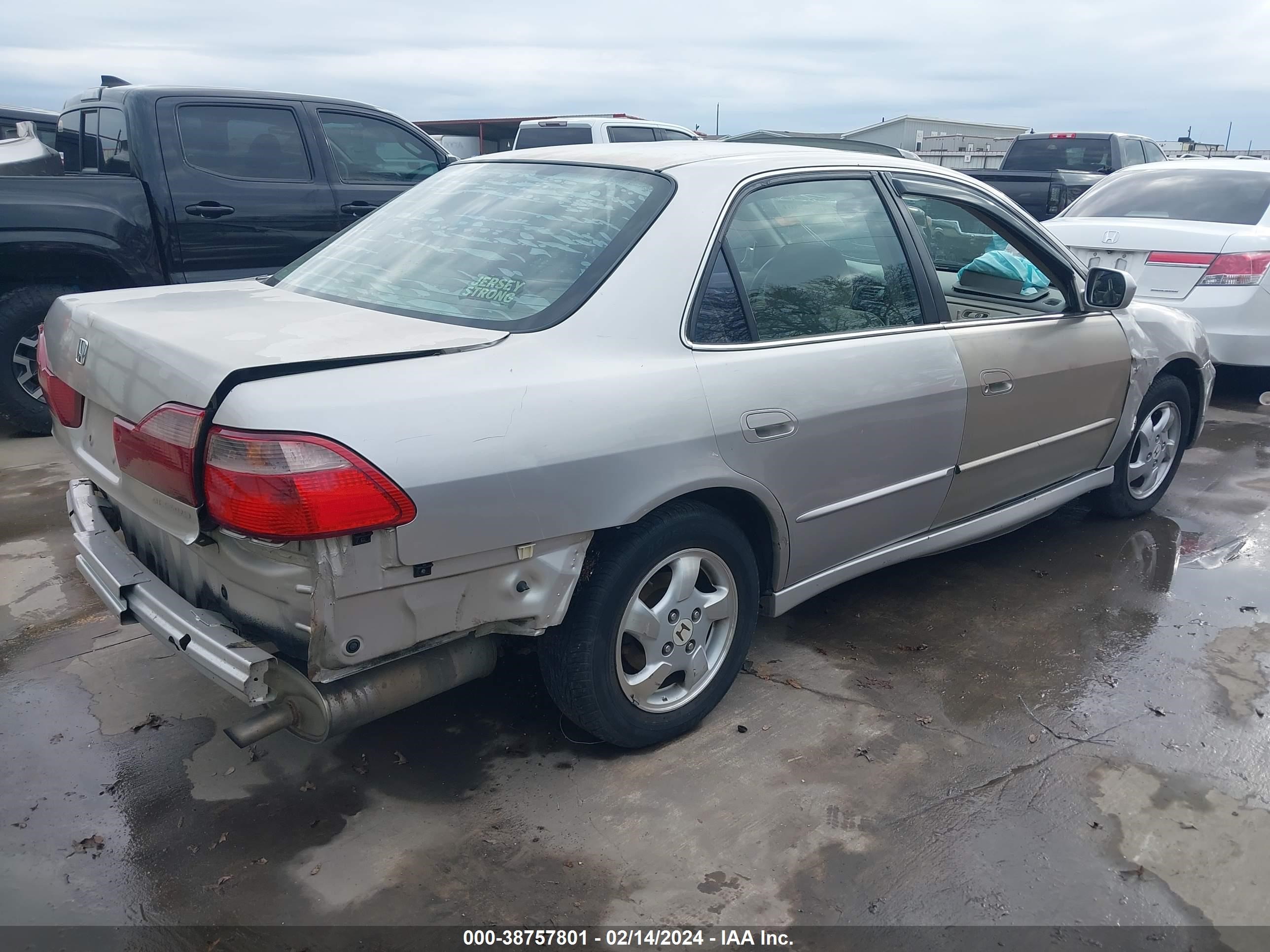 Photo 3 VIN: 1HGCG5556WA109867 - HONDA ACCORD 