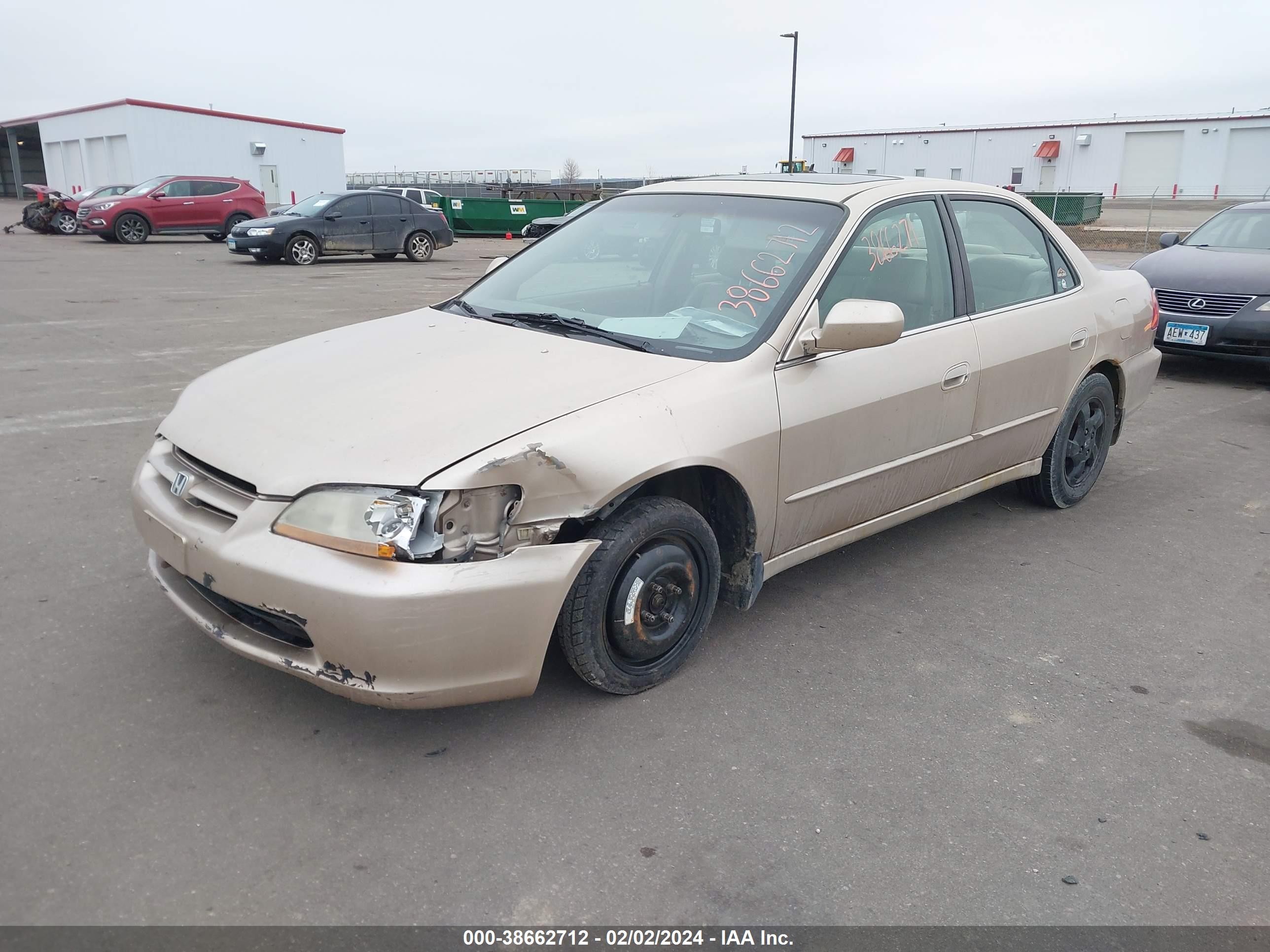 Photo 1 VIN: 1HGCG5569YA055346 - HONDA ACCORD 